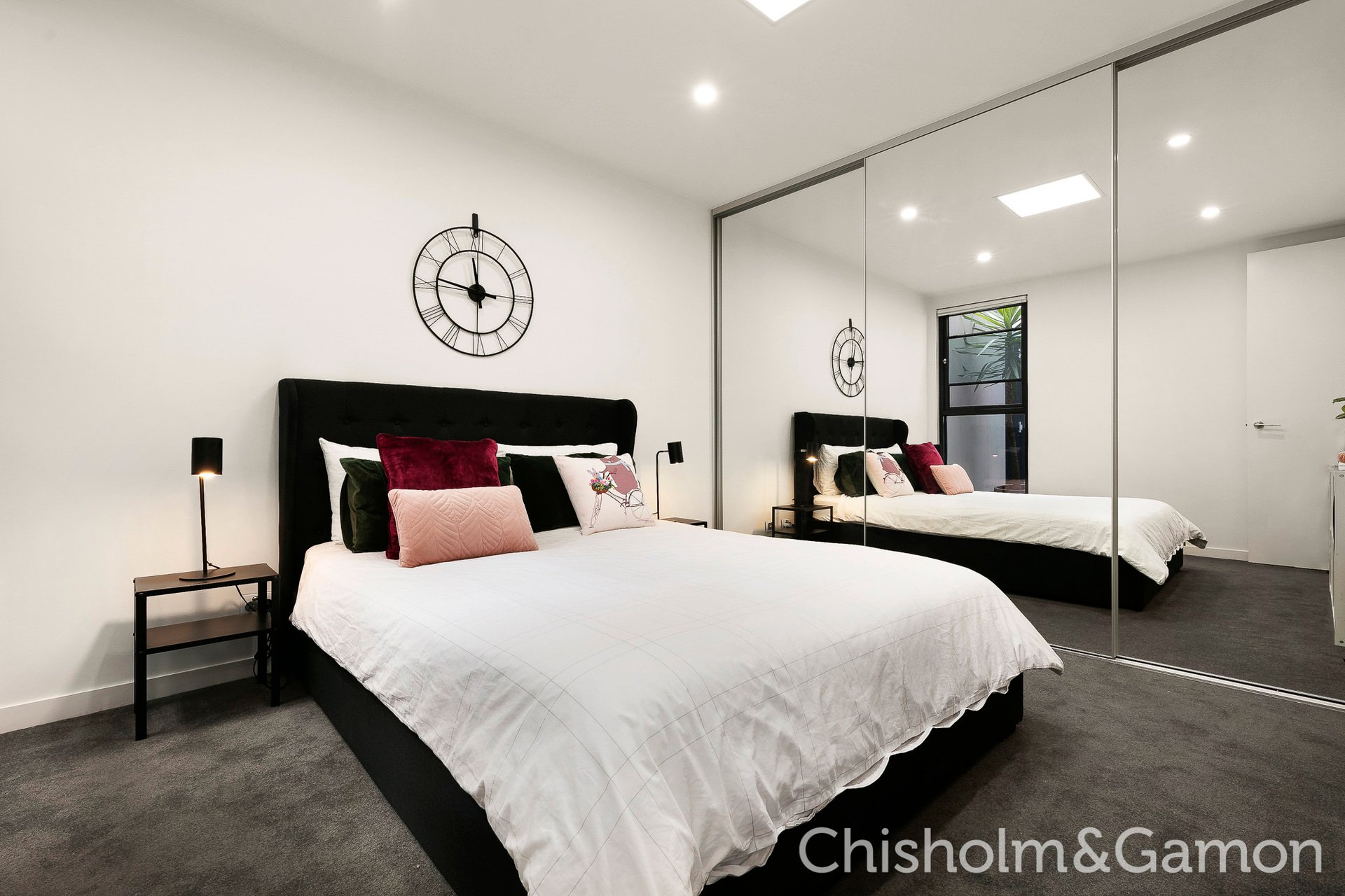 2/196 Graham Street, Port Melbourne image 8