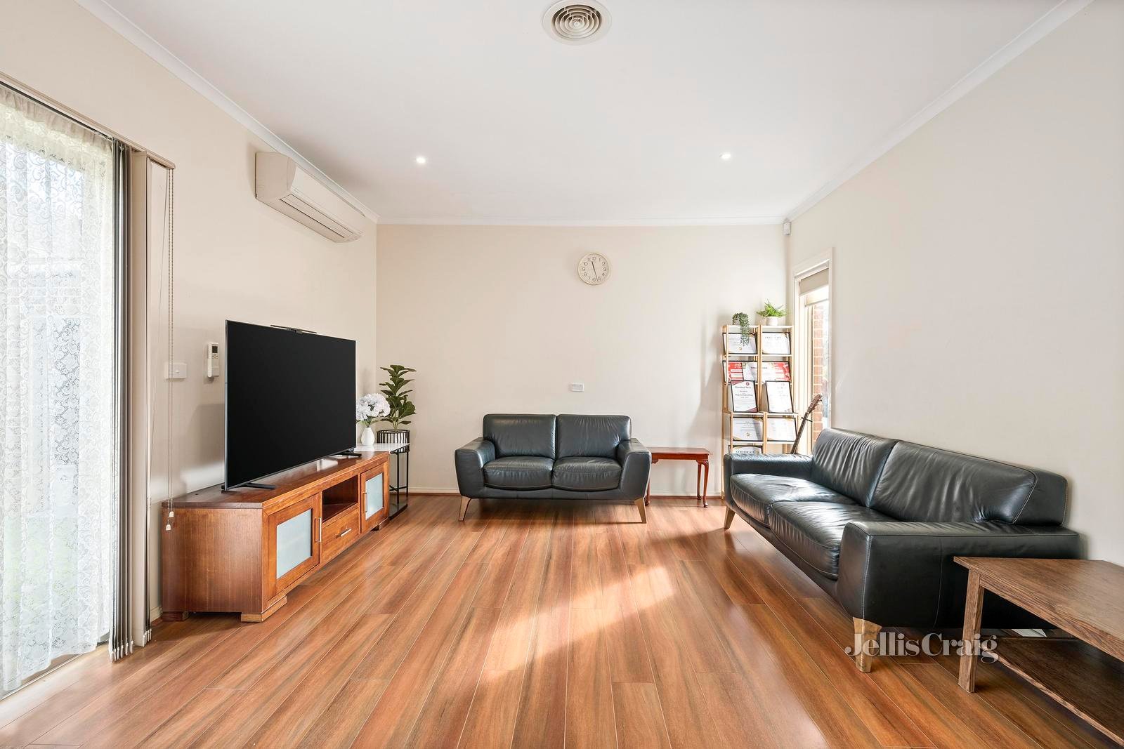 2/196 Hull Road, Mooroolbark image 2