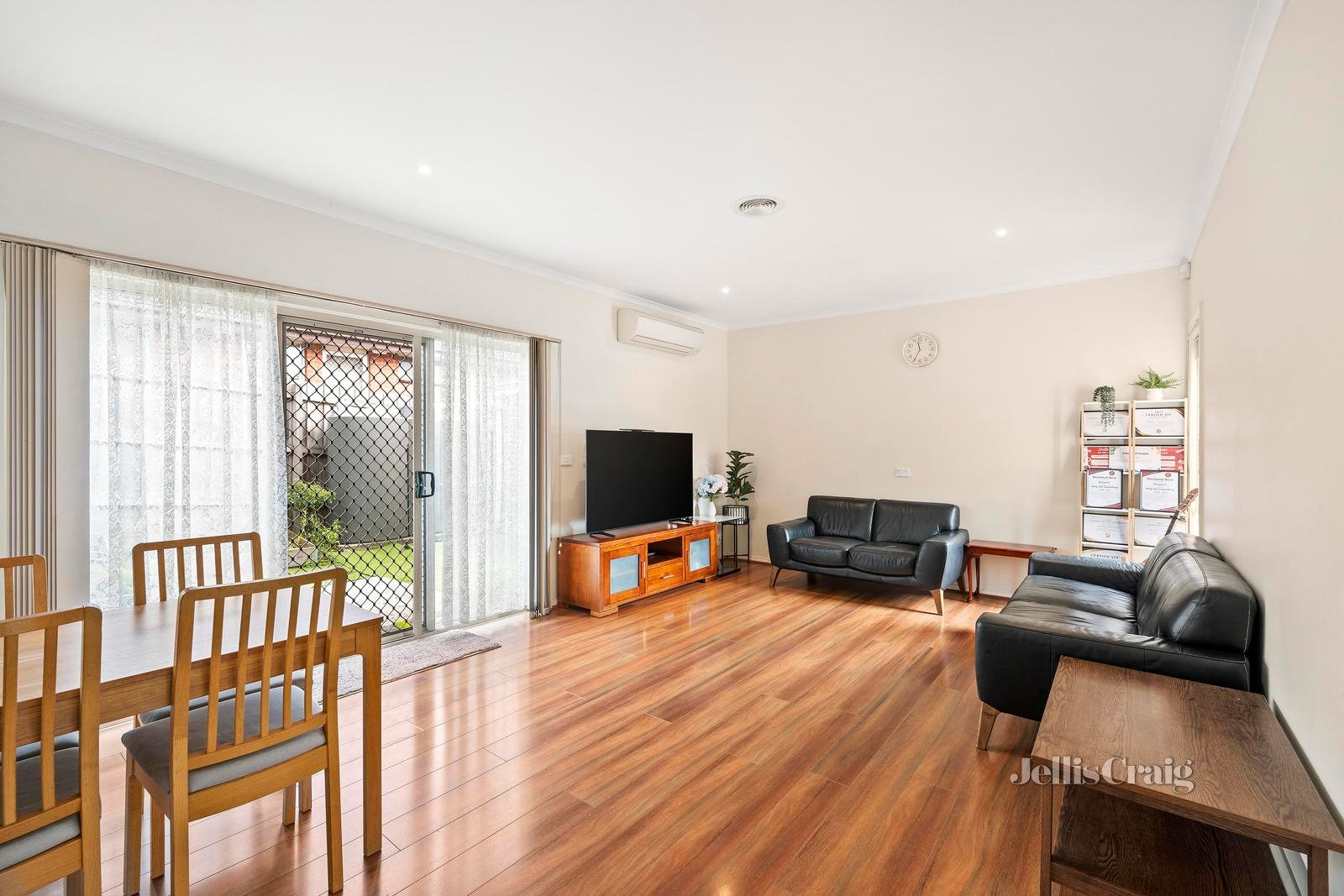 2/196 Hull Road, Mooroolbark image 3