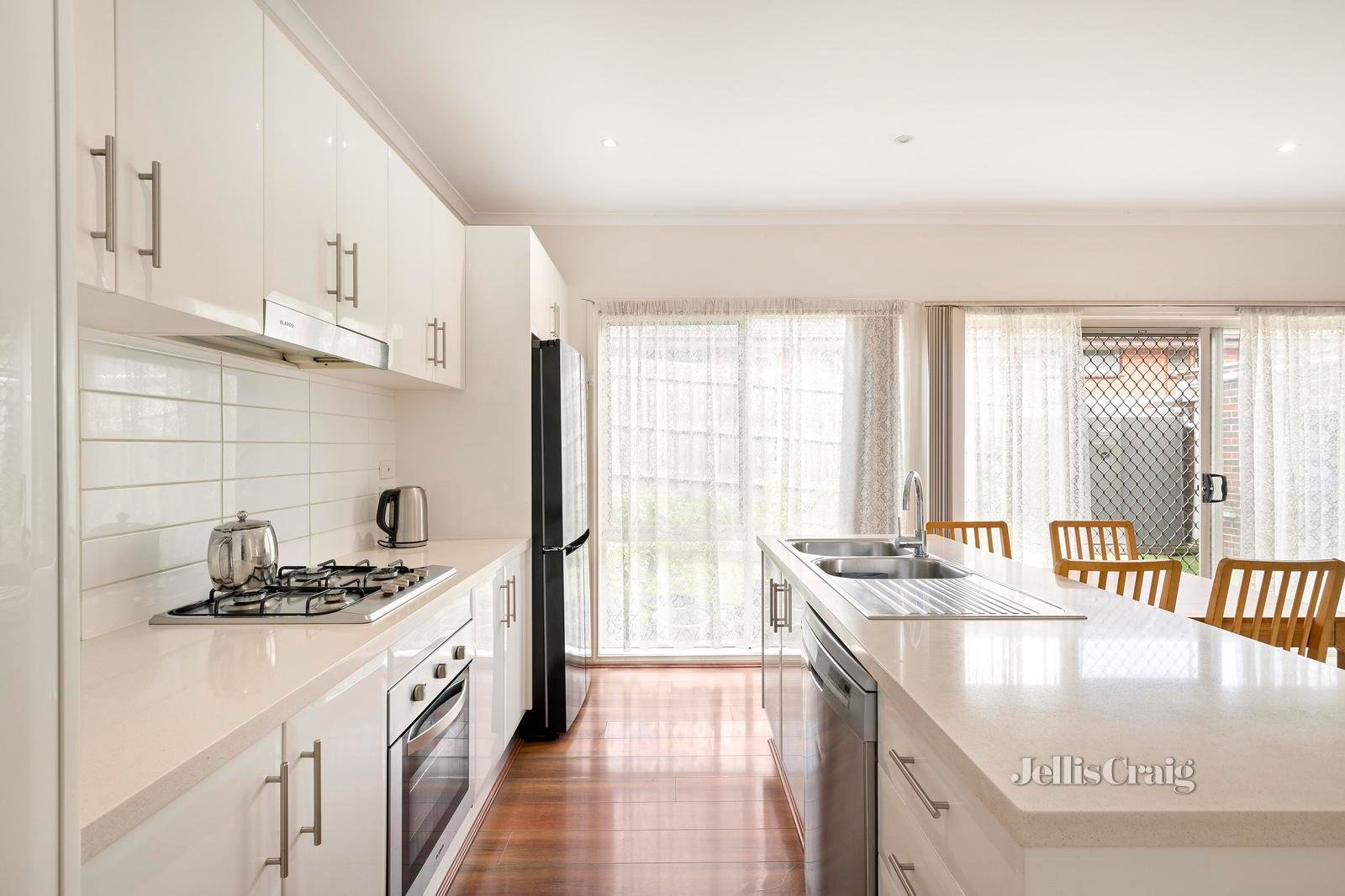 2/196 Hull Road, Mooroolbark image 4