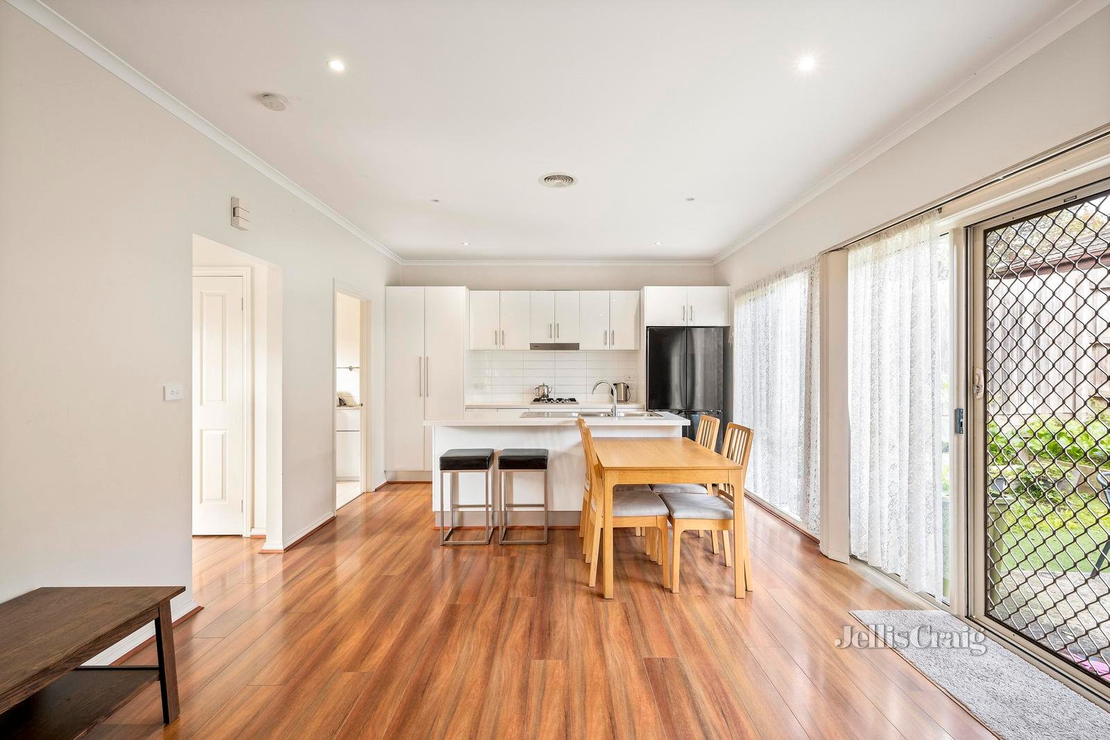 2/196 Hull Road, Mooroolbark image 6
