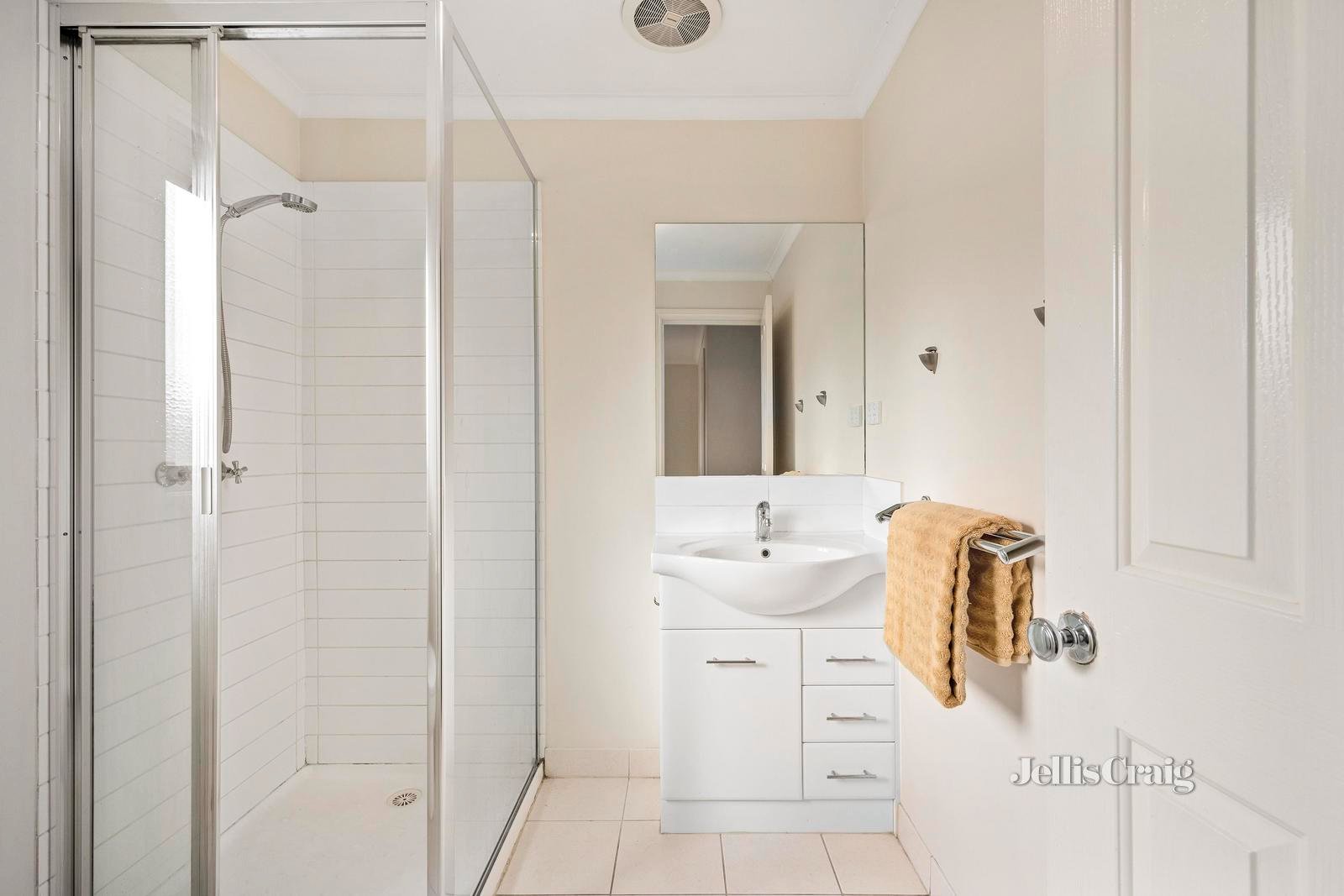 2/196 Hull Road, Mooroolbark image 9