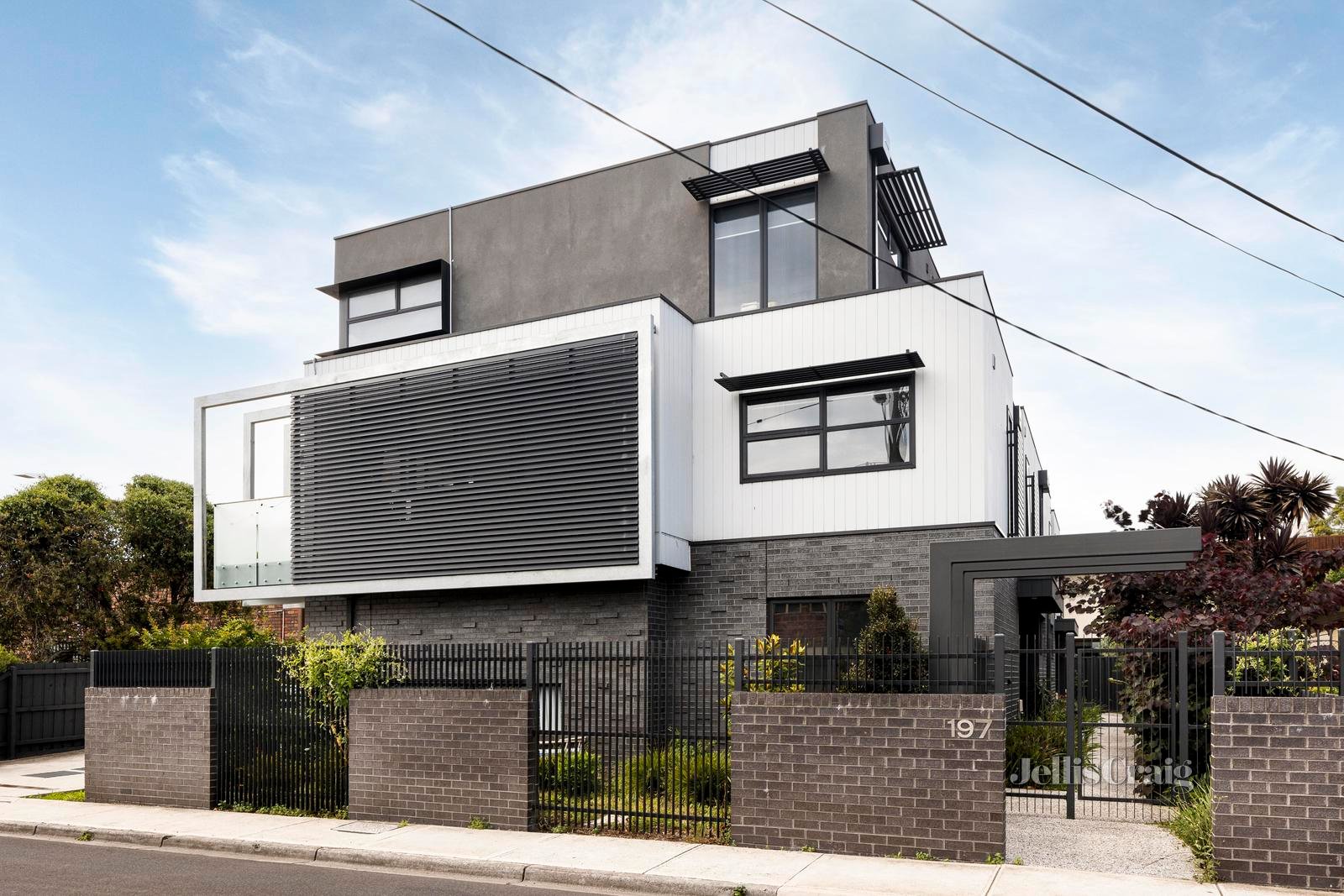 2/197 Separation Street, Northcote image 2