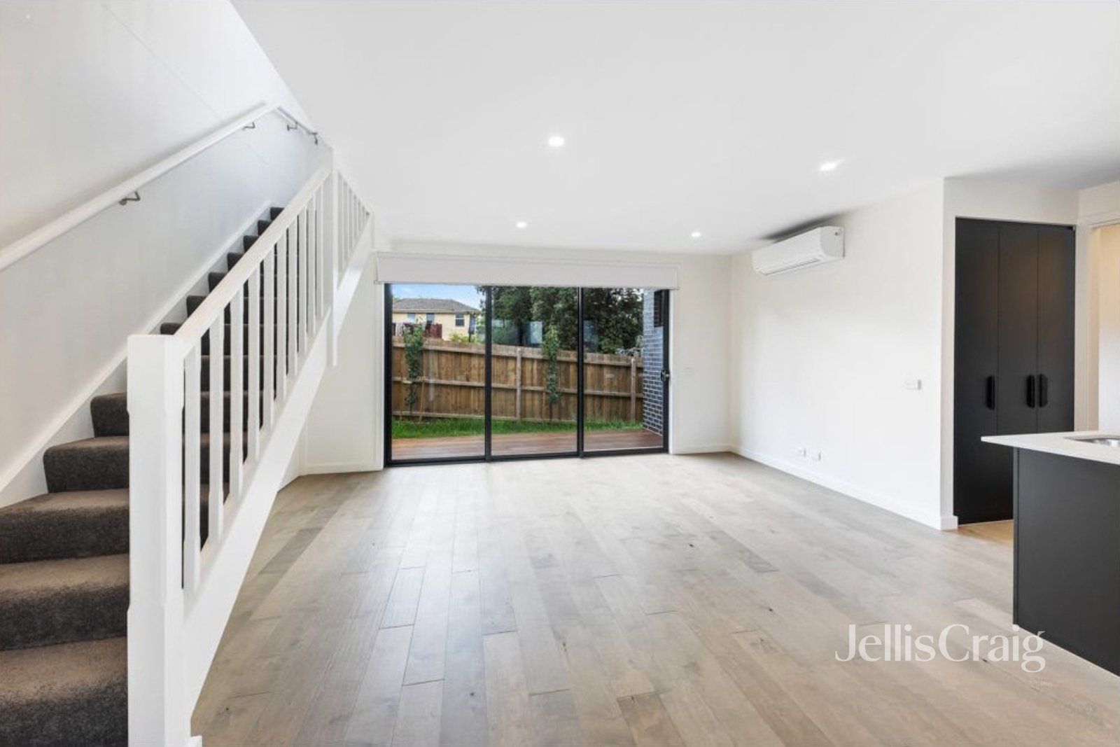 2/198 Hawdon Street, Heidelberg image 3