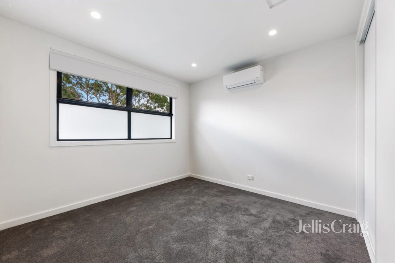 2/198 Hawdon Street, Heidelberg image 6