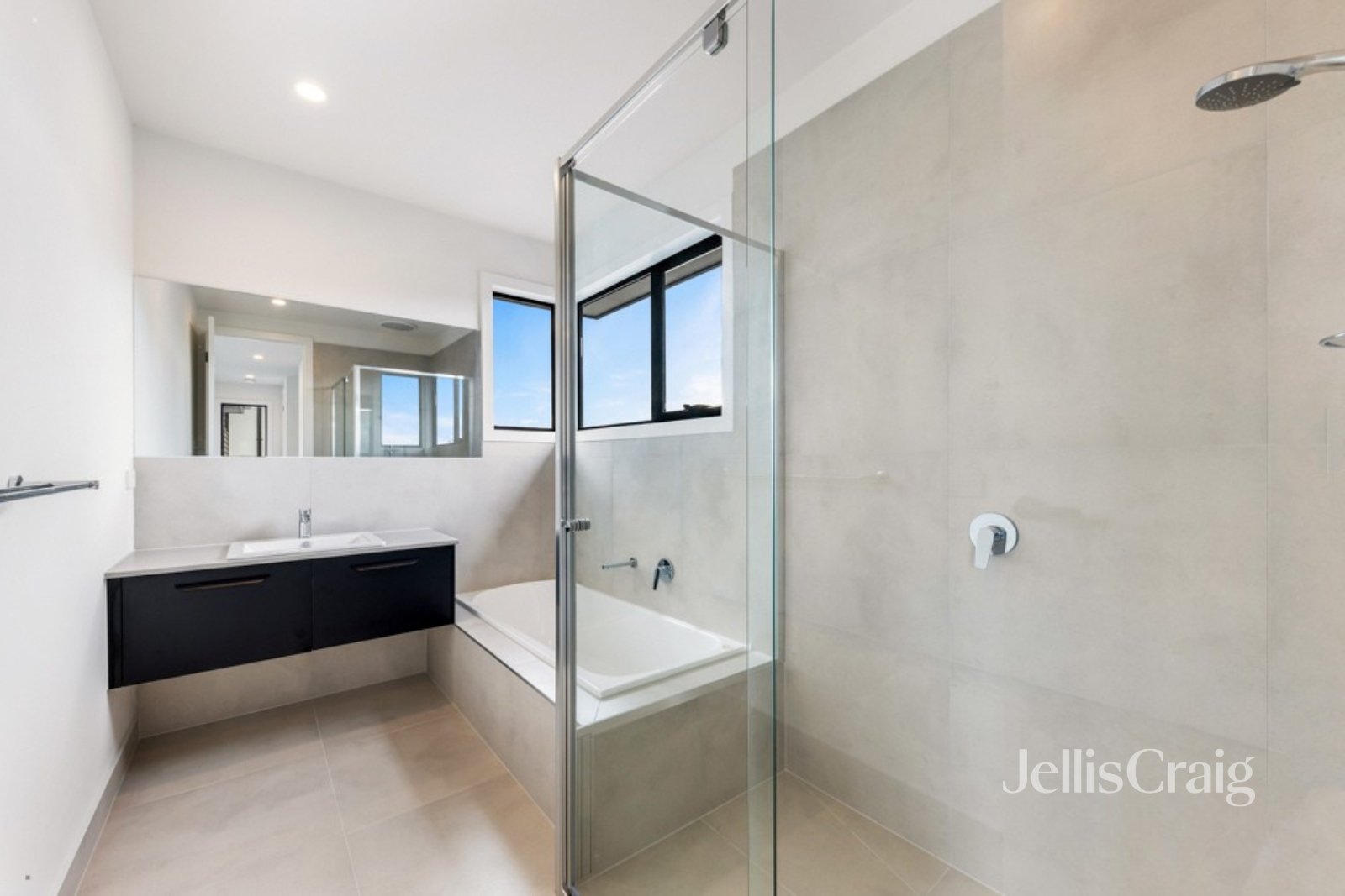 2/198 Hawdon Street, Heidelberg image 8