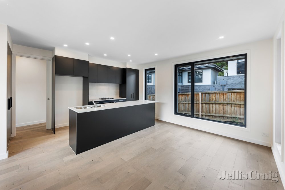 2/198 Hawdon Street, Heidelberg image 2