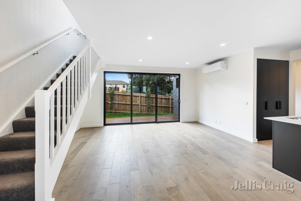 2/198 Hawdon Street, Heidelberg image 3