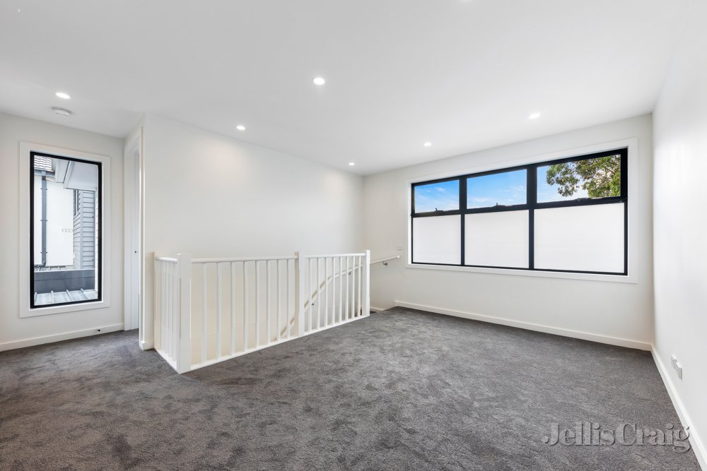 2/198 Hawdon Street, Heidelberg image 4