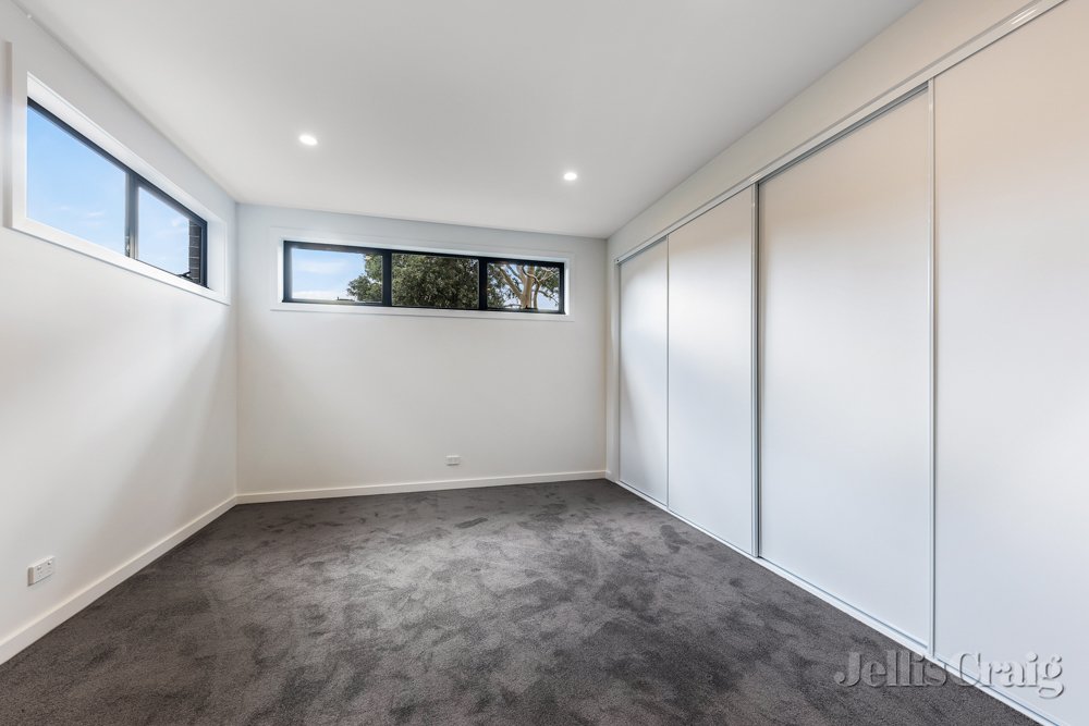 2/198 Hawdon Street, Heidelberg image 6