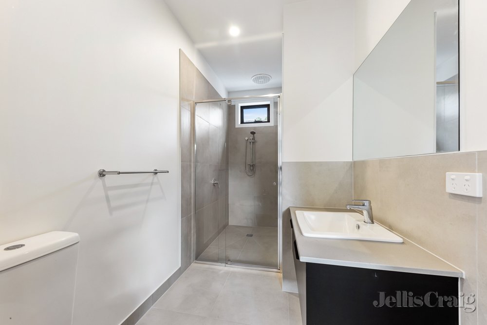 2/198 Hawdon Street, Heidelberg image 7