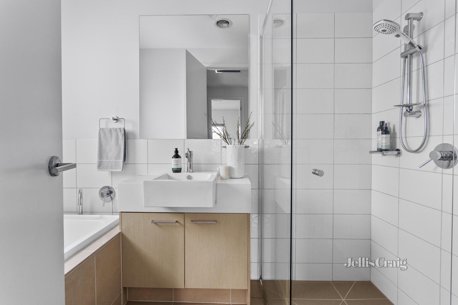 2/198 Sherbourne Road, Montmorency image 7