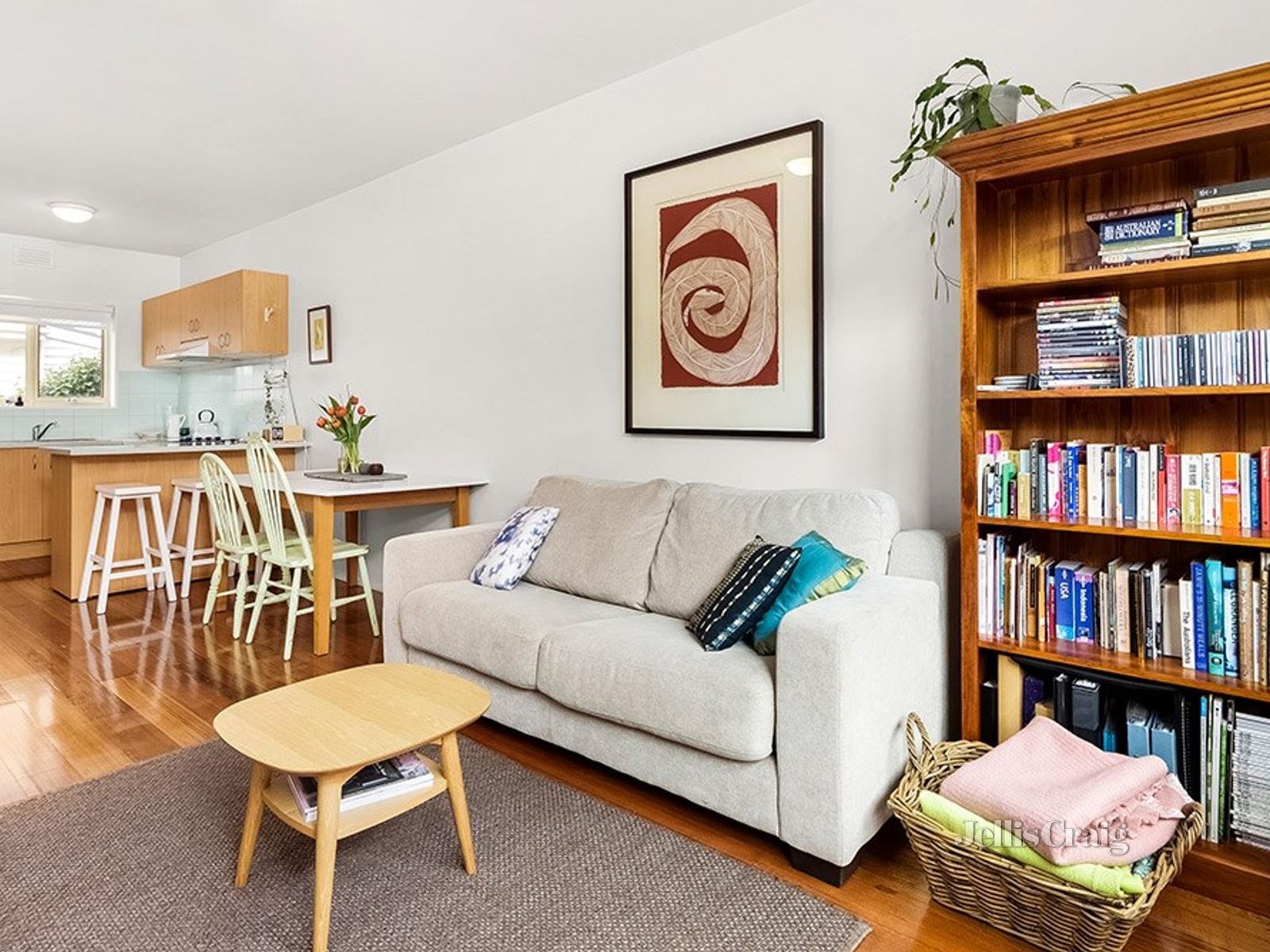 2/1A Gilbertson Street, Essendon image 2