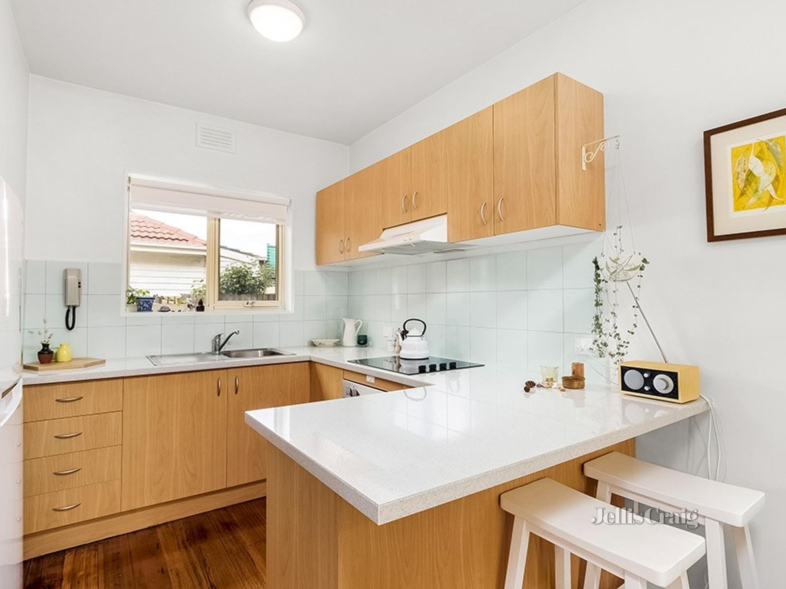 2/1A Gilbertson Street, Essendon image 3