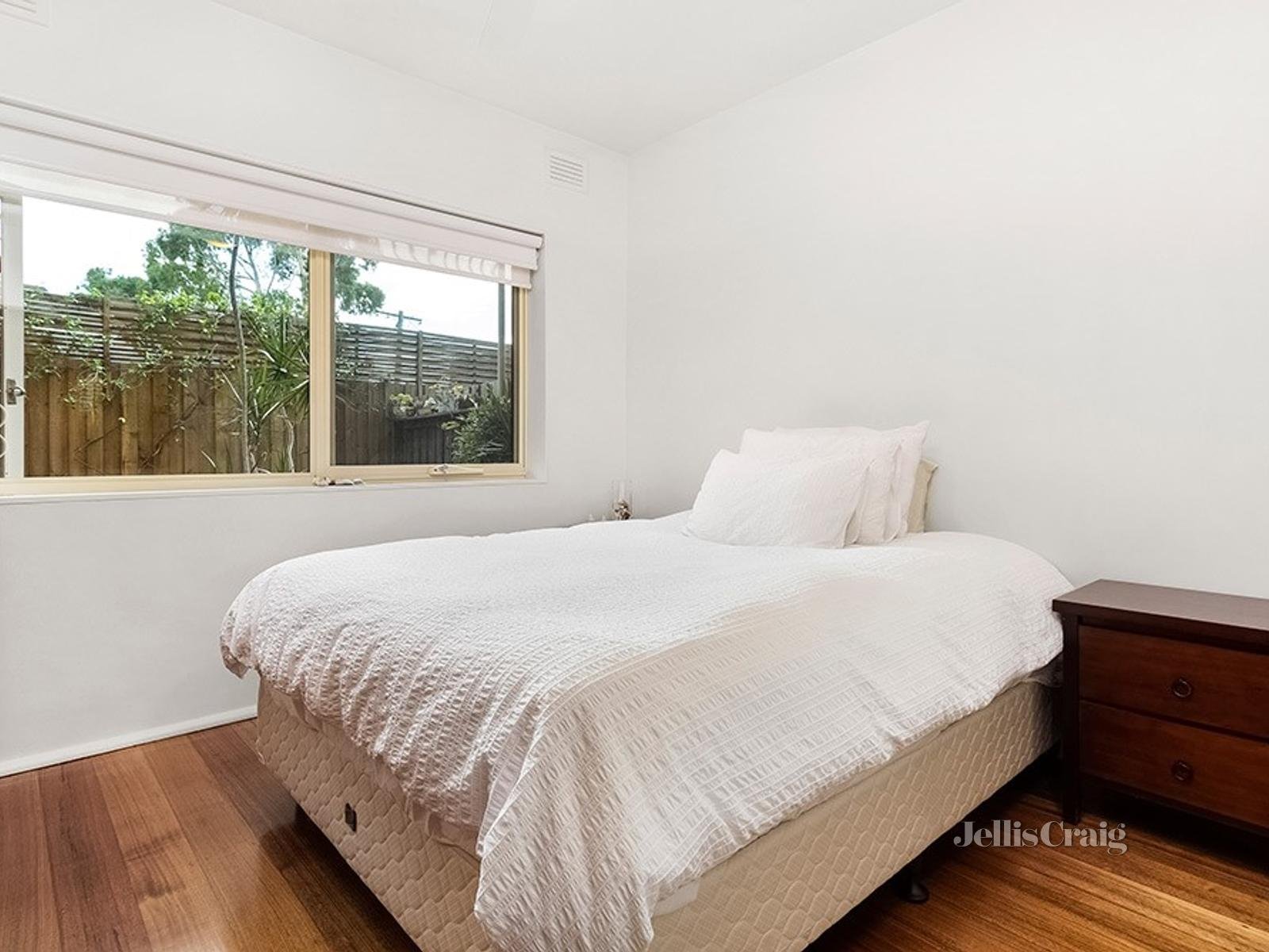 2/1A Gilbertson Street, Essendon image 4