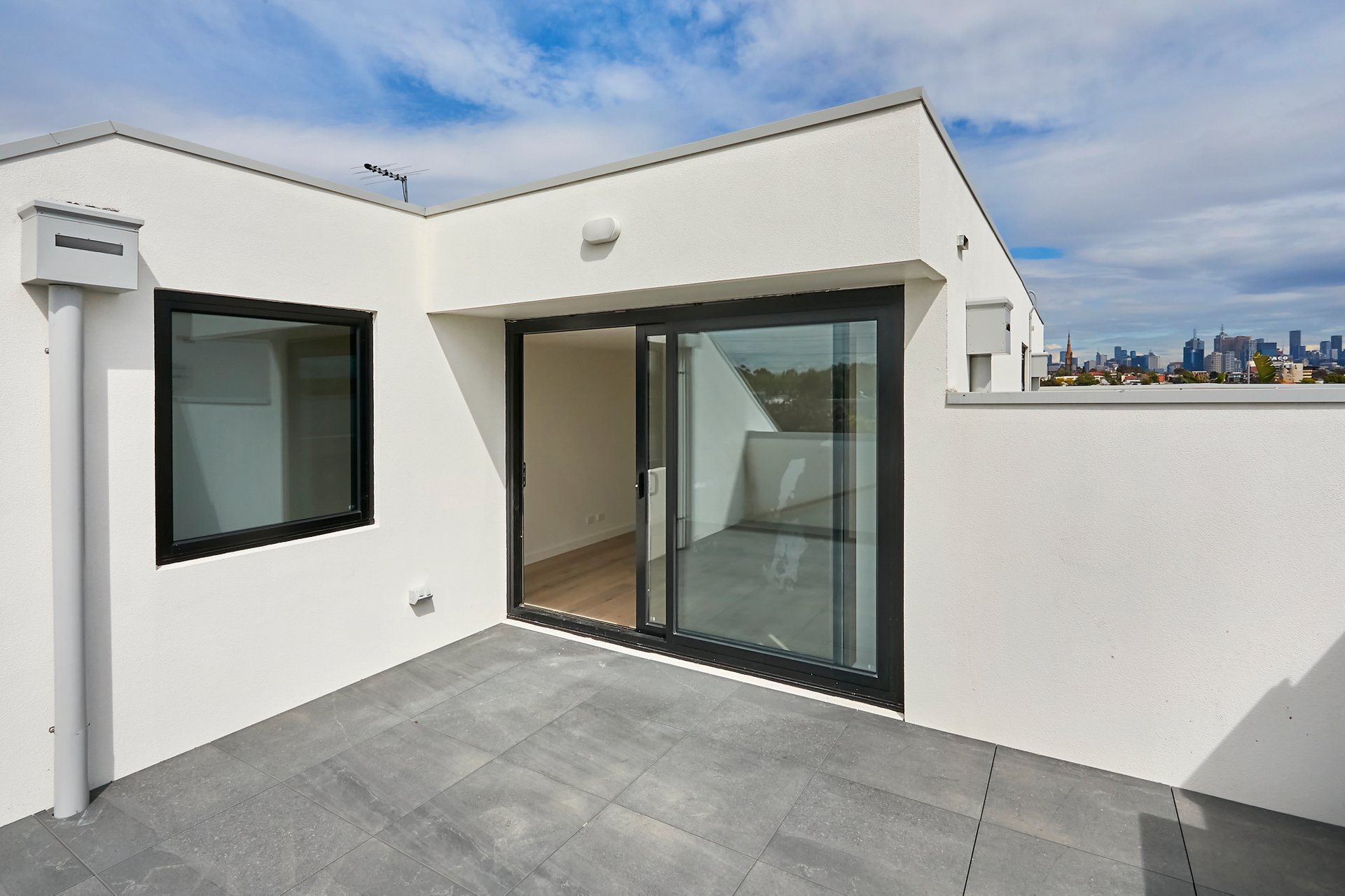 2/1a Glasshouse St, Richmond image 3