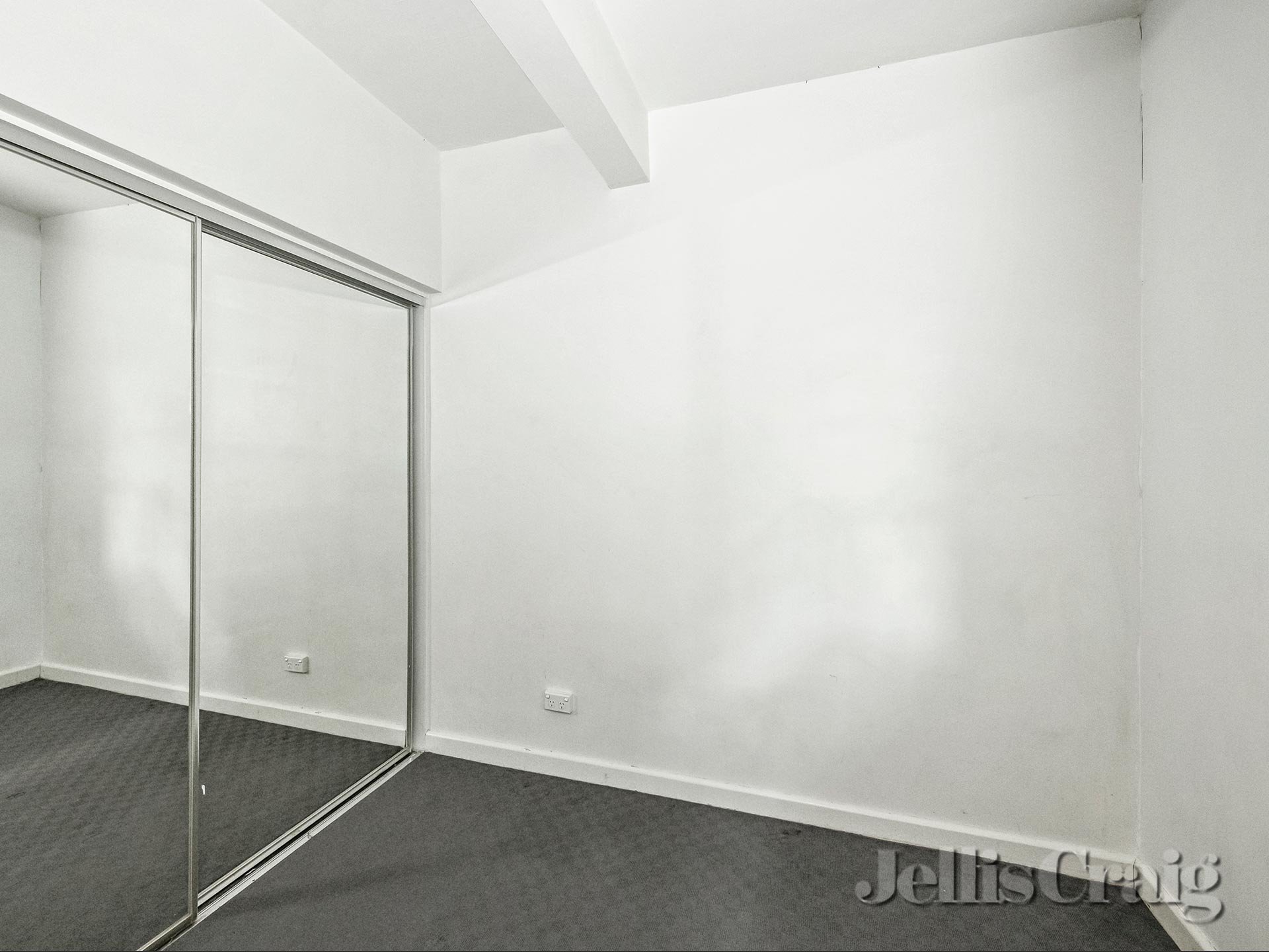 2/1a Hughenden Road, St Kilda East image 4