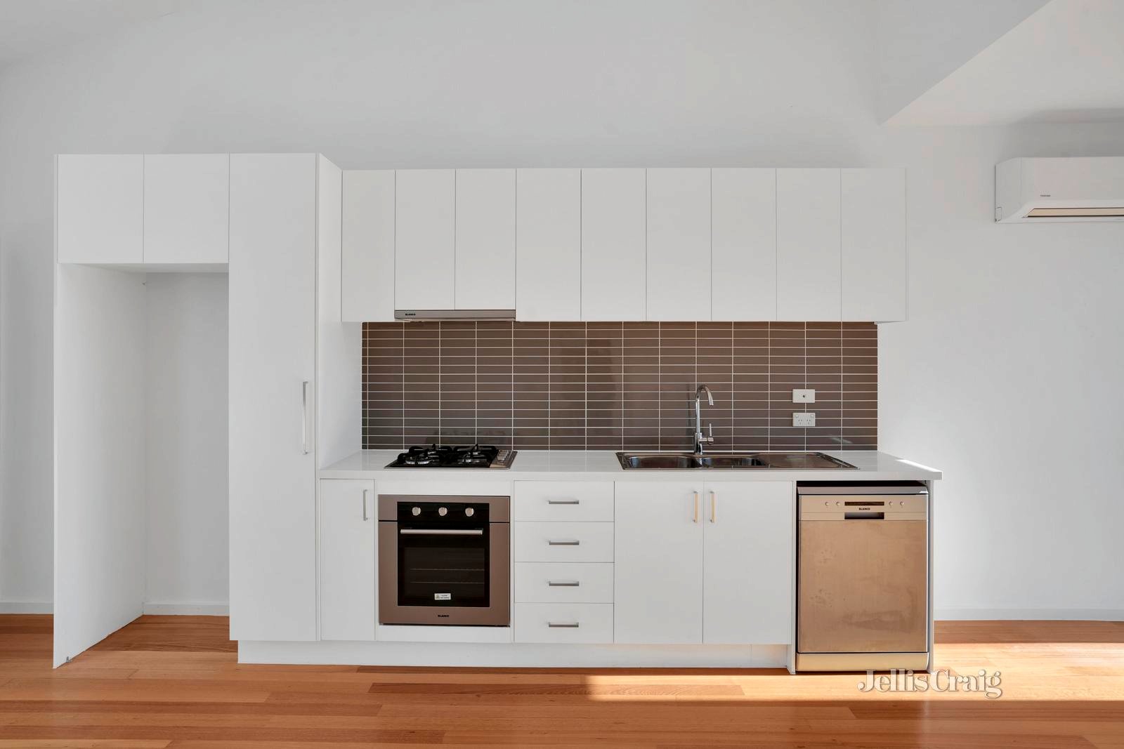 2/1A Plymouth Avenue, Pascoe Vale image 3