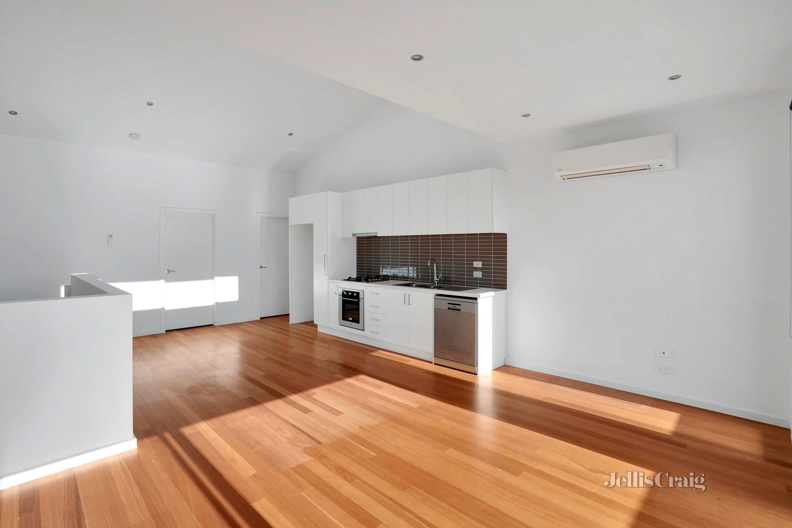 2/1A Plymouth Avenue, Pascoe Vale image 4