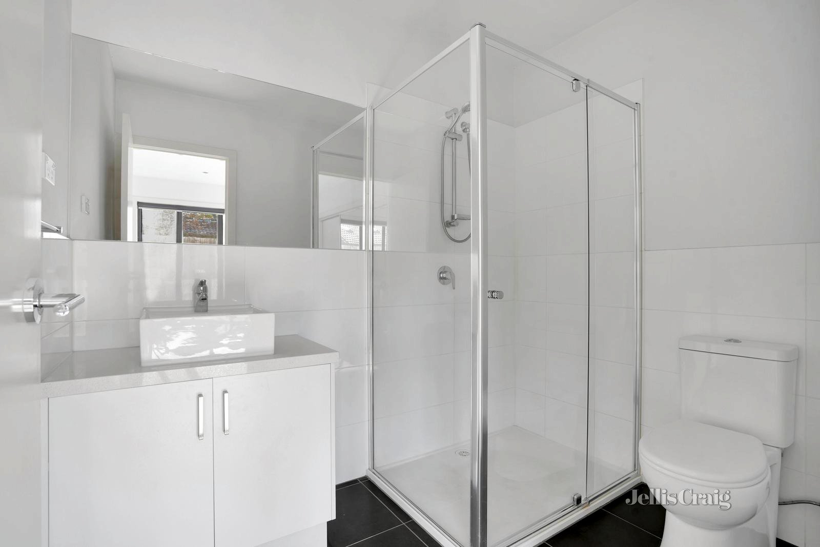 2/1A Plymouth Avenue, Pascoe Vale image 8