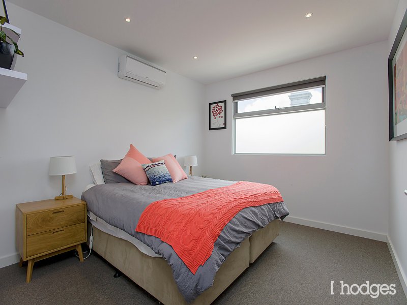 2/1a Regent Street, Ascot Vale image 3