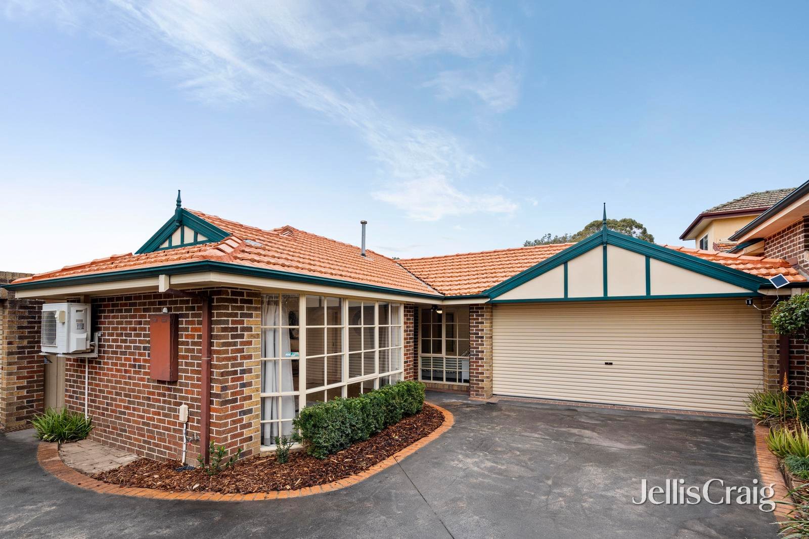 2/1a Service Road, Blackburn image 1