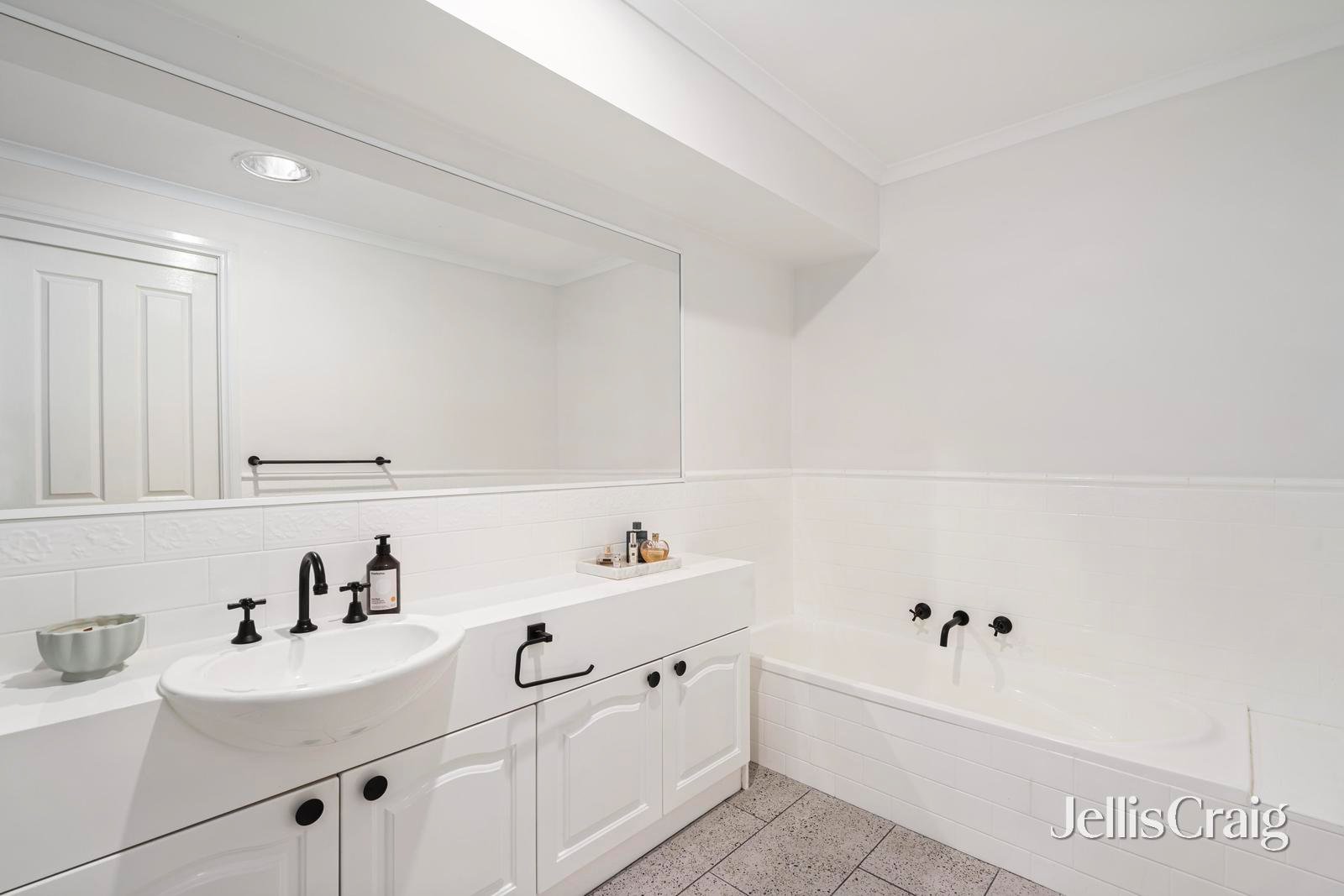 2/1a Service Road, Blackburn image 11