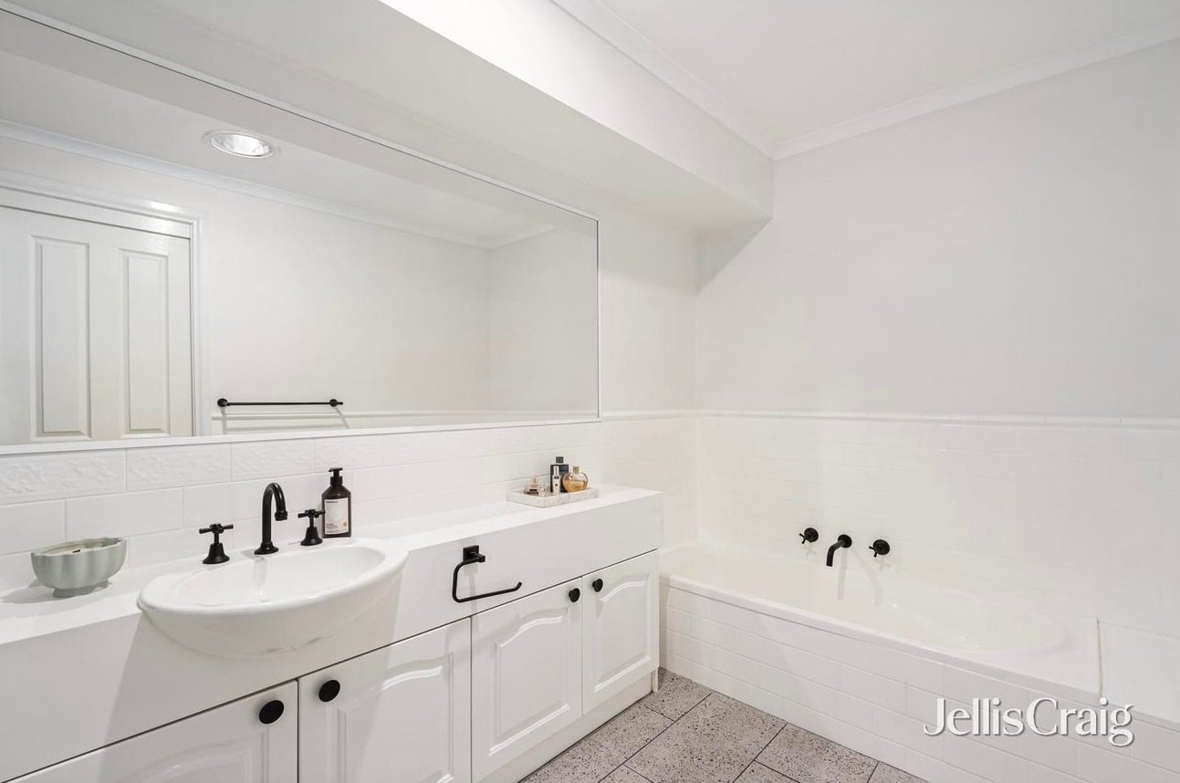 2/1A Service Road, Blackburn image 12