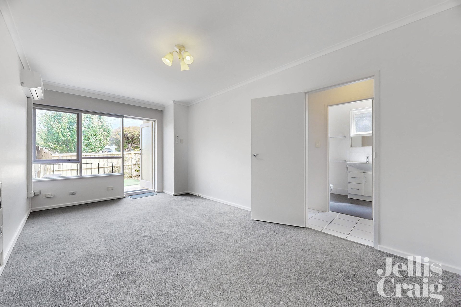 2/1C Kangaroo Road, Murrumbeena image 2