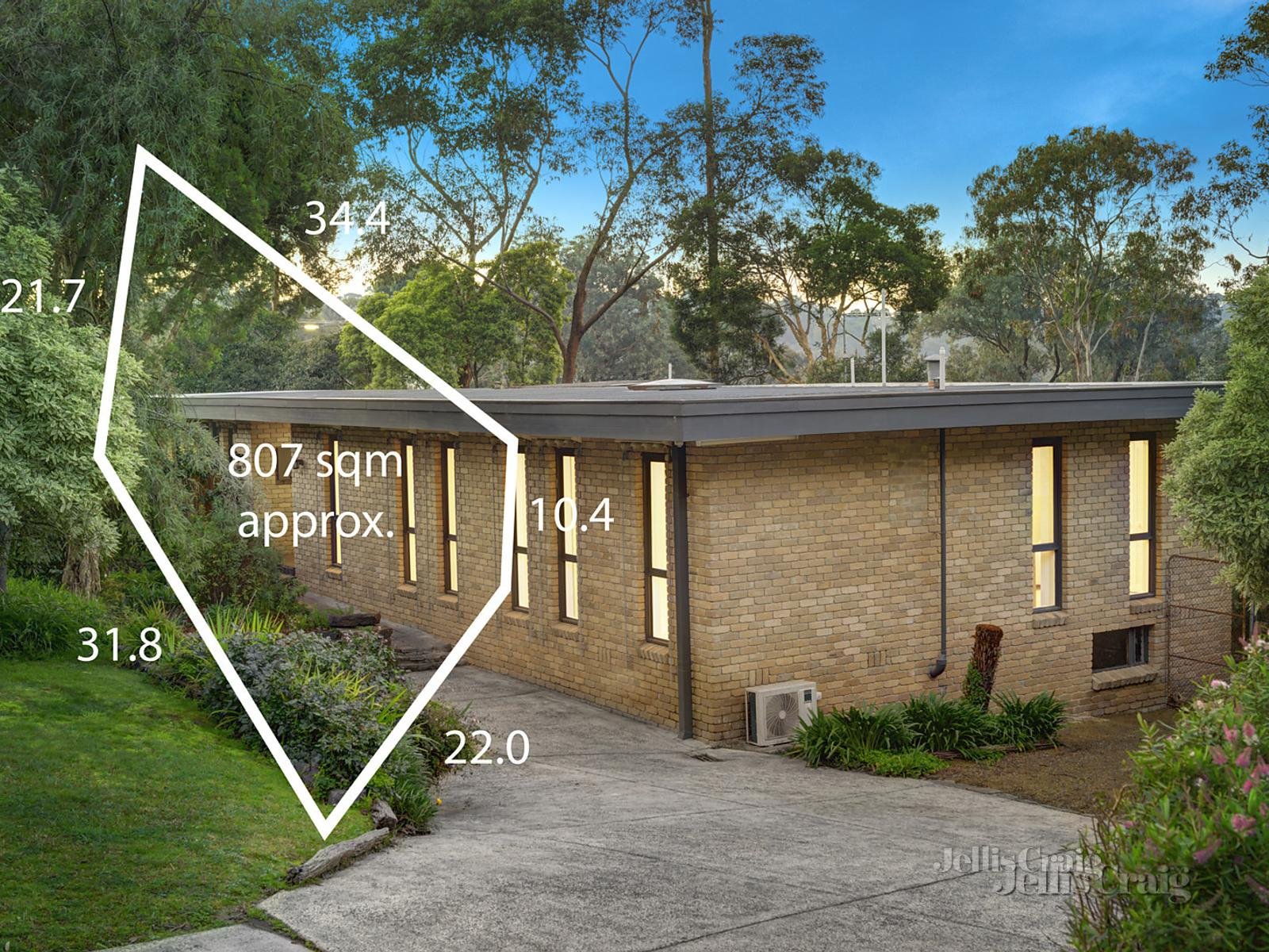 22-24 Woodland Grove, Briar Hill image 2