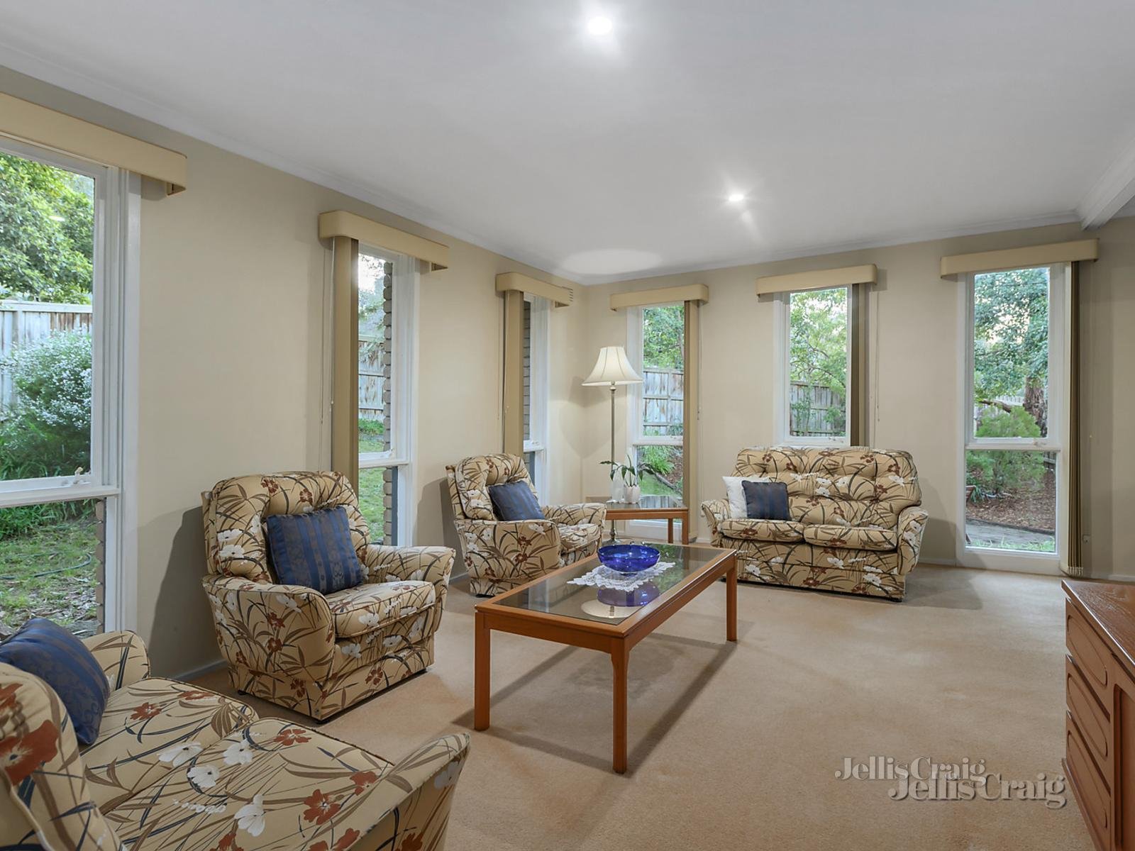 22-24 Woodland Grove, Briar Hill image 3