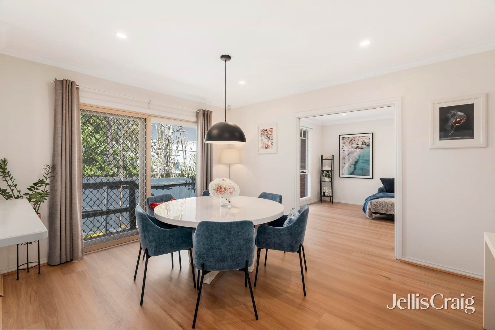 2/2-4 Bellevue Avenue, Doncaster East image 4