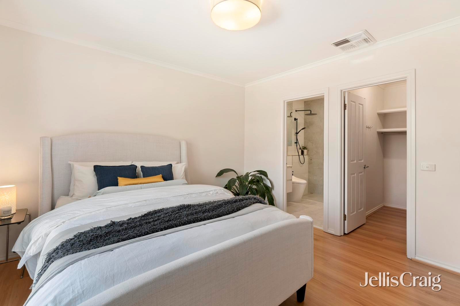 2/2-4 Bellevue Avenue, Doncaster East image 6