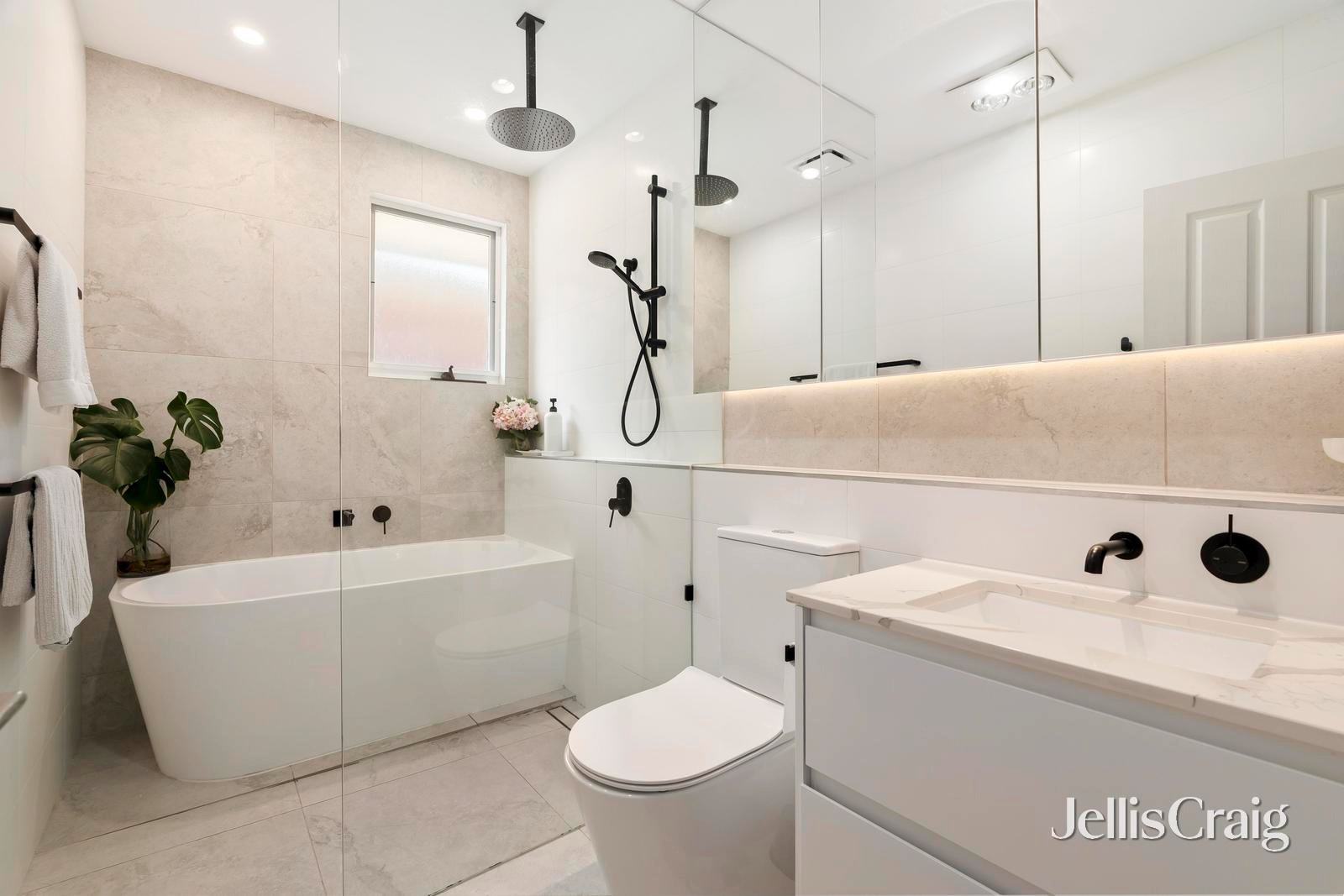 2/2-4 Bellevue Avenue, Doncaster East image 7
