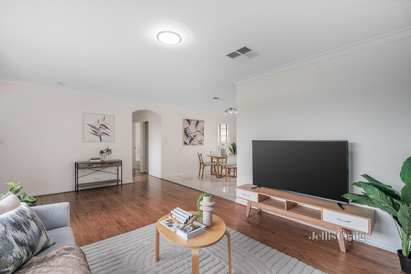 2/2-4 Stephensons Place, Mount Waverley image 3