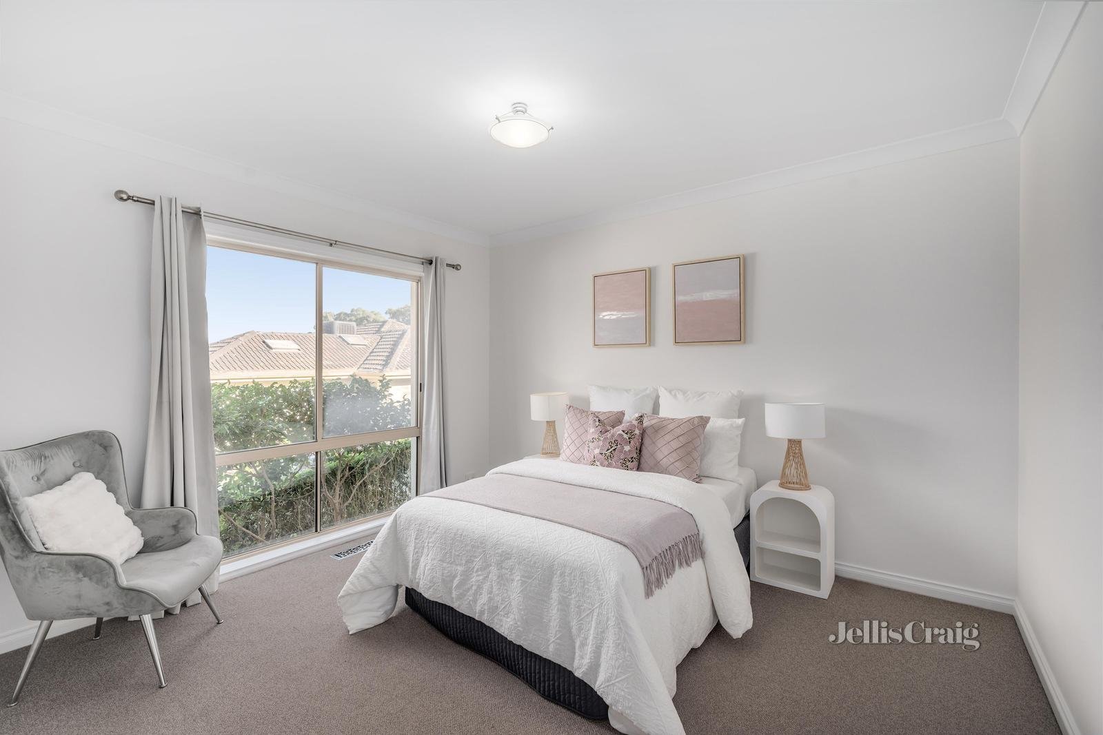 2/2-4 Stephensons Place, Mount Waverley image 6