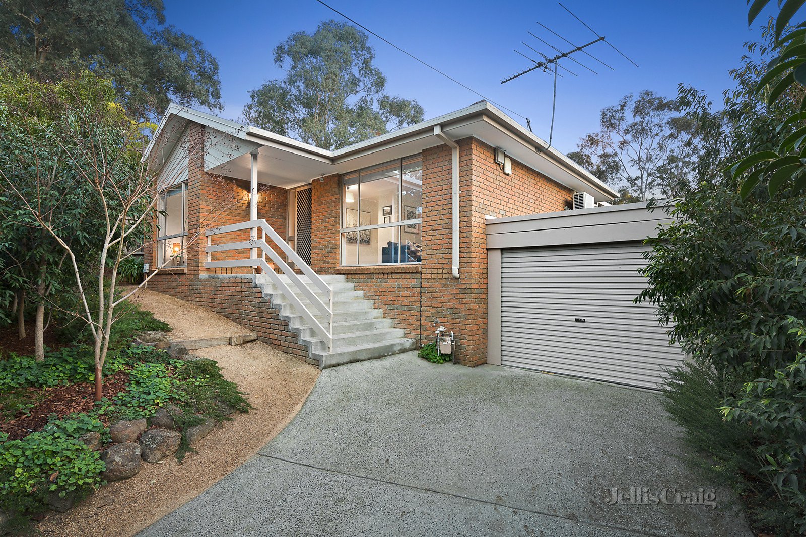 2/2 Aanensen Court, Montmorency image 1