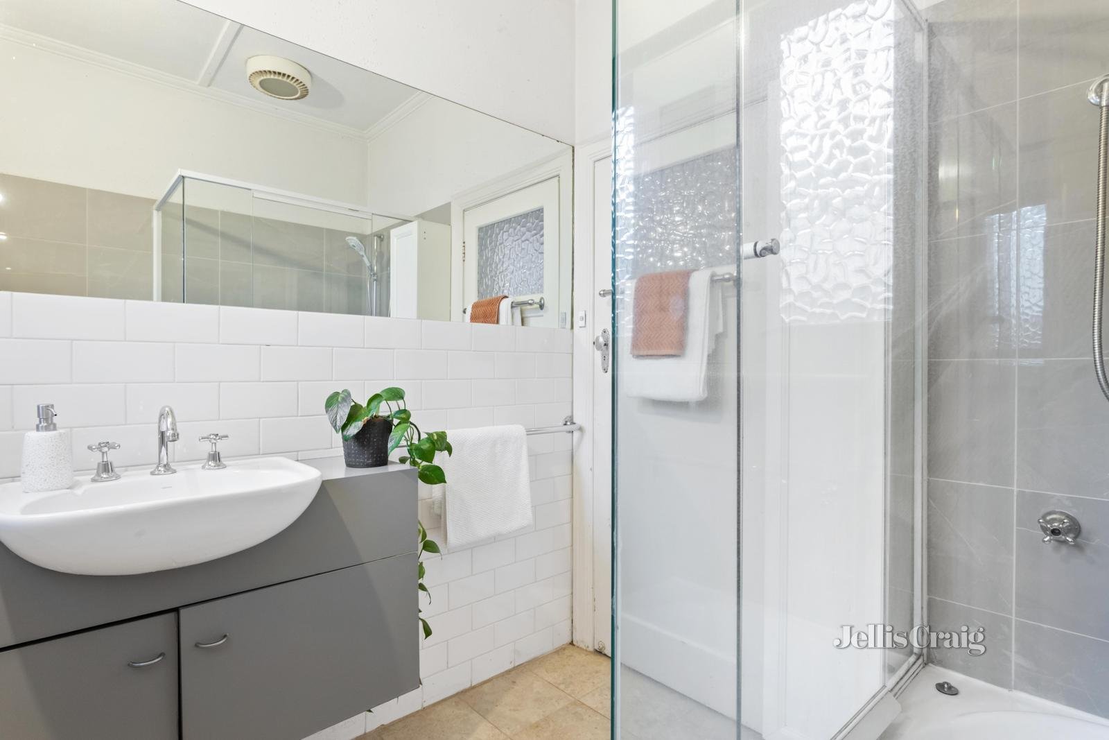 22 Agnew Street, Brighton East image 12