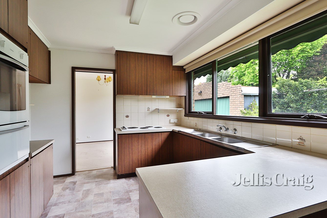 22 Aldrin Drive, Mount Waverley image 2