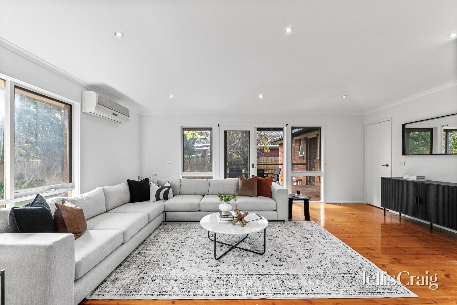 22 Almray Place, Glen Waverley image 2