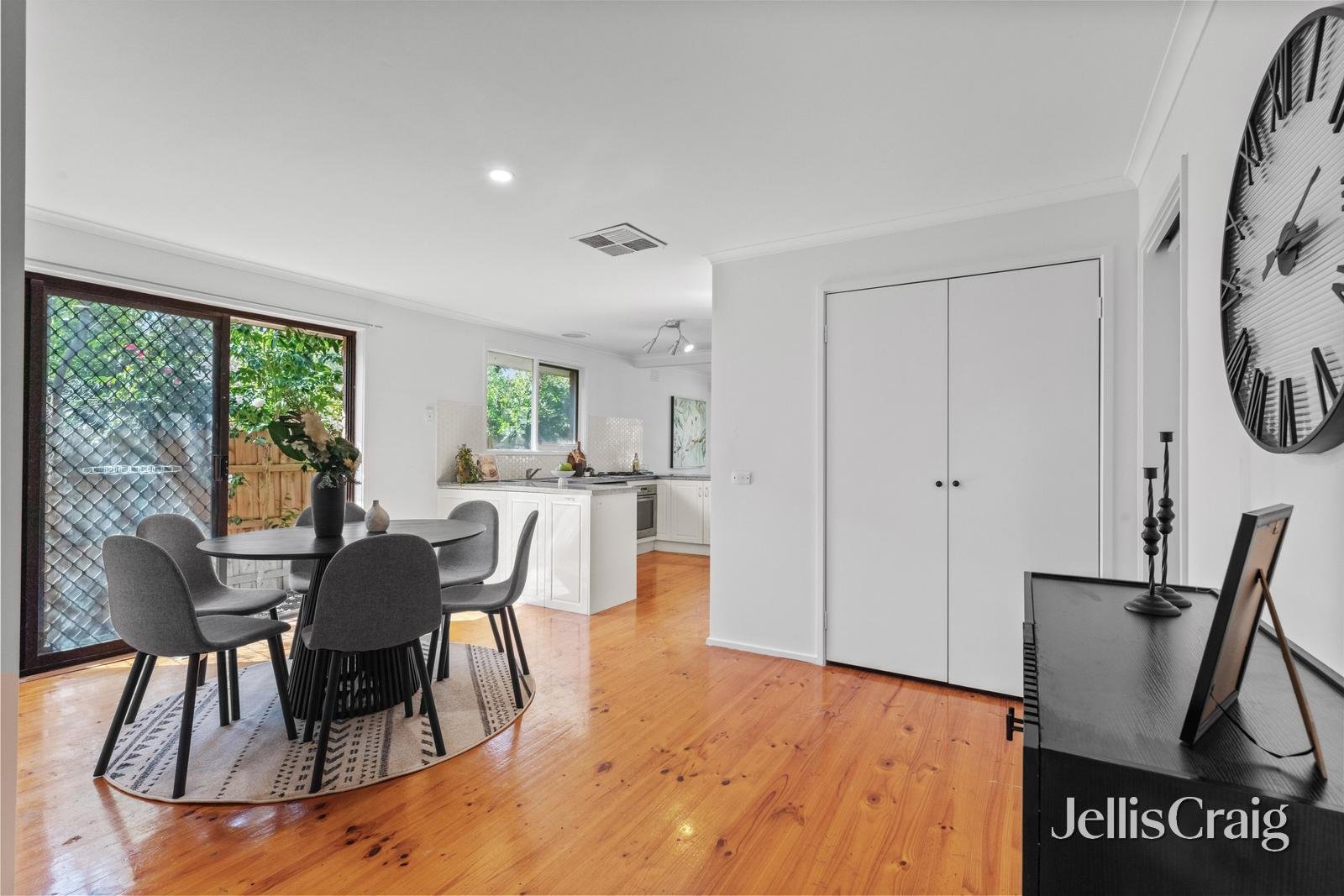 22 Almray Place, Glen Waverley image 6