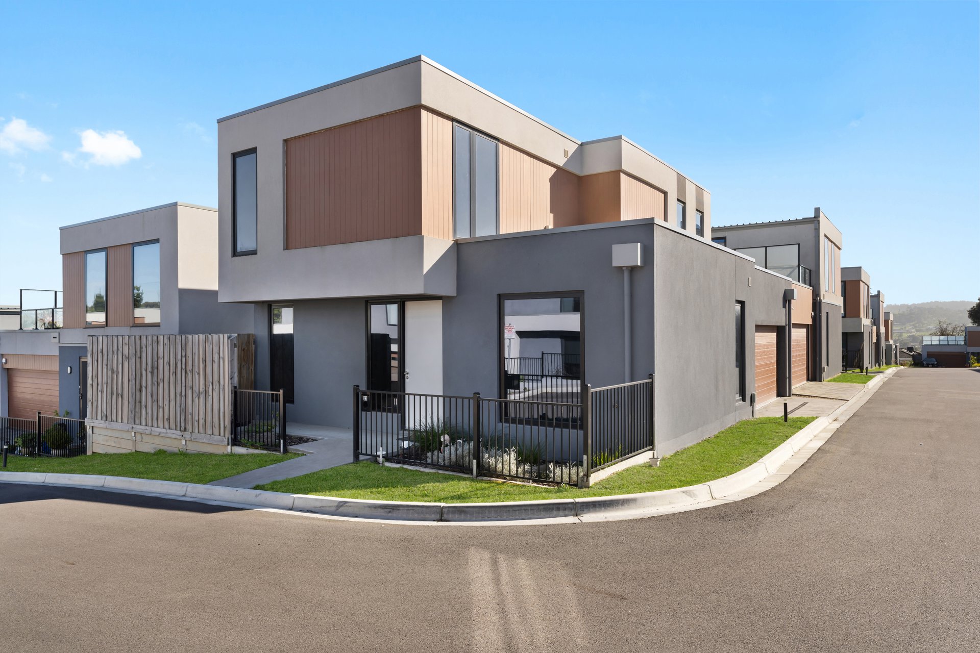 22 Annette Court, Endeavour&nbsp;Hills image 1