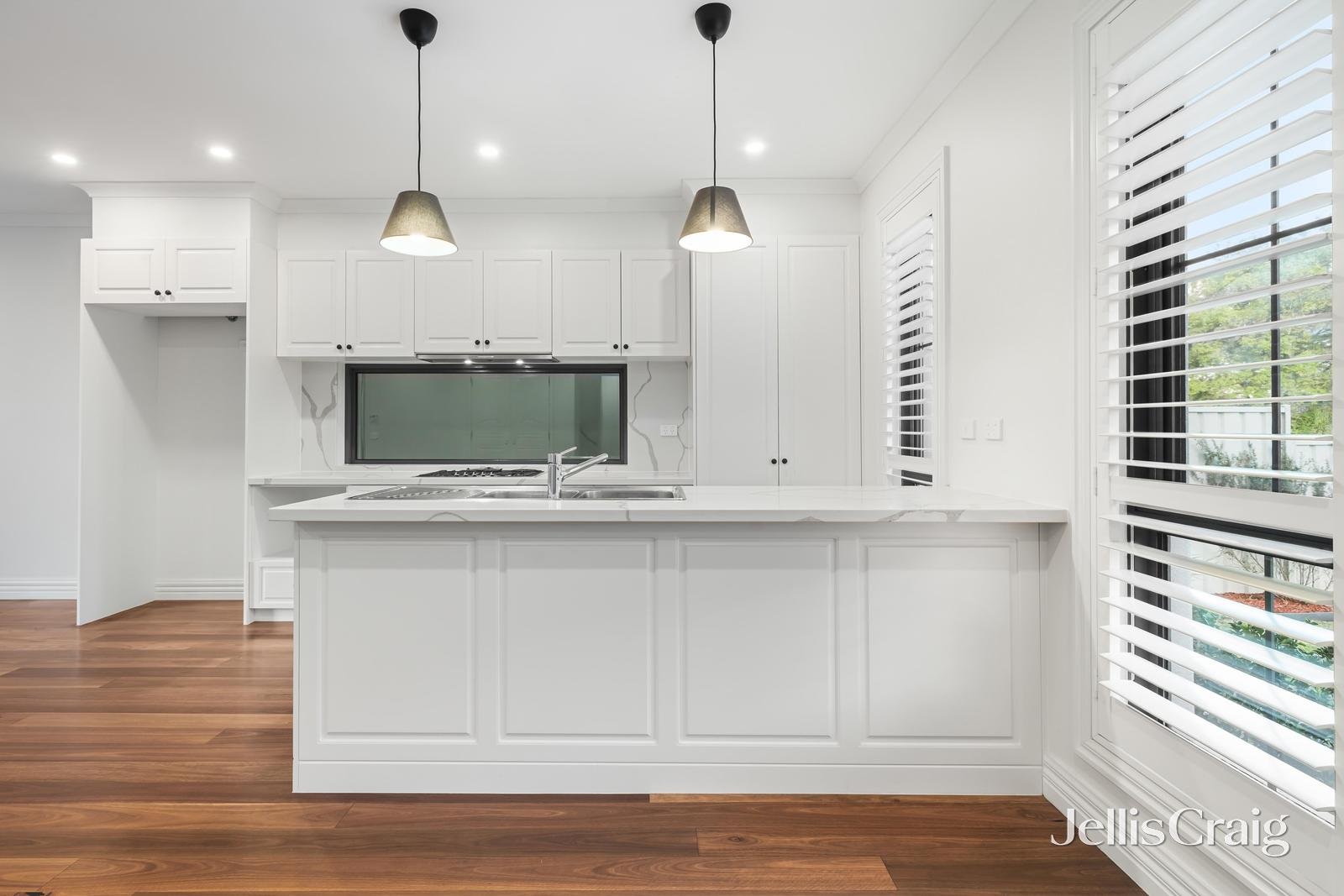 2/2 Arran Court, Glen Waverley image 3