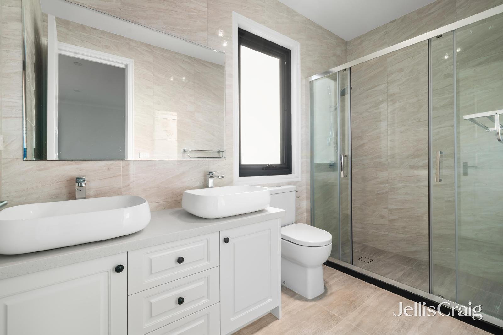 2/2 Arran Court, Glen Waverley image 9