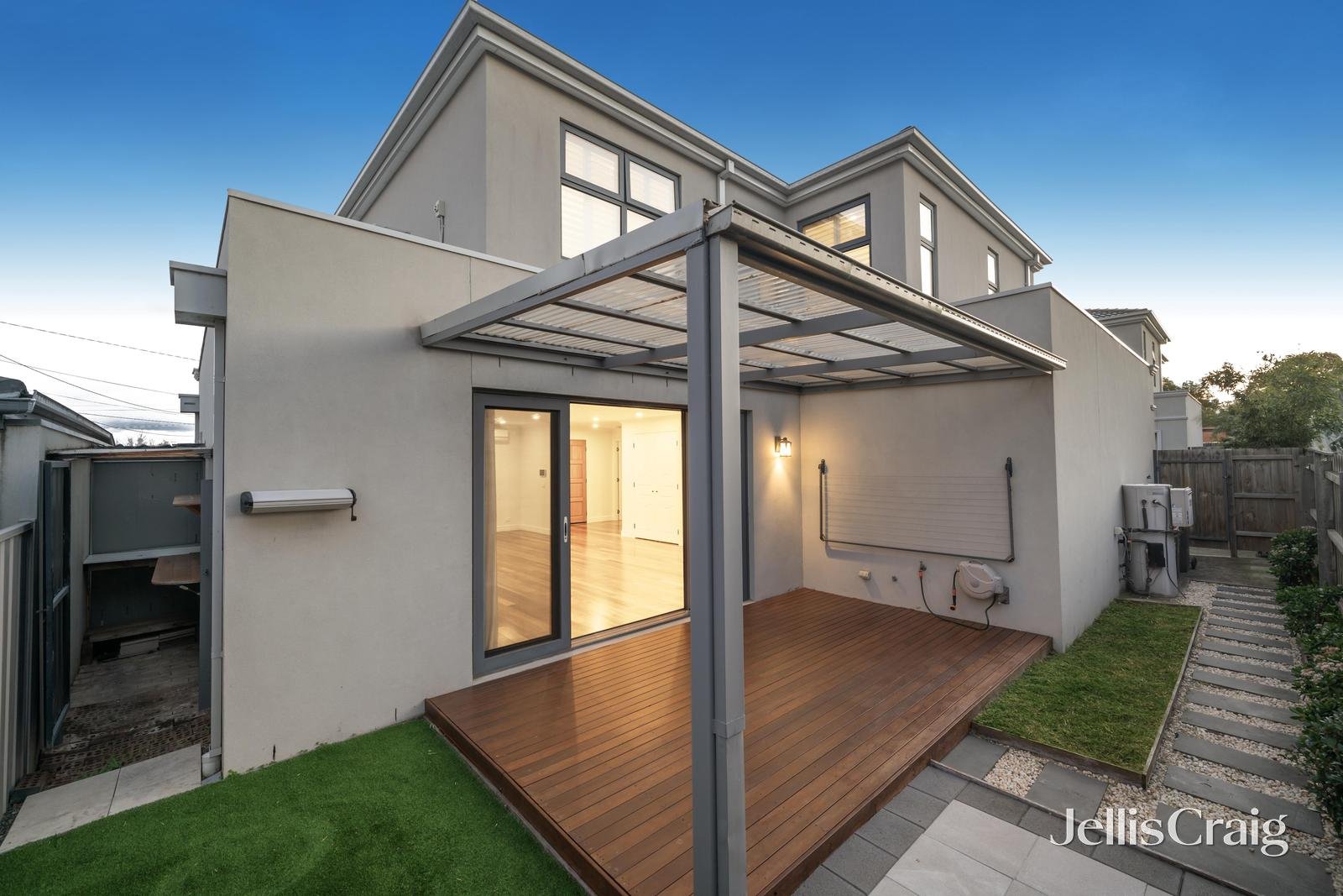 2/2 Arran Court, Glen Waverley image 11