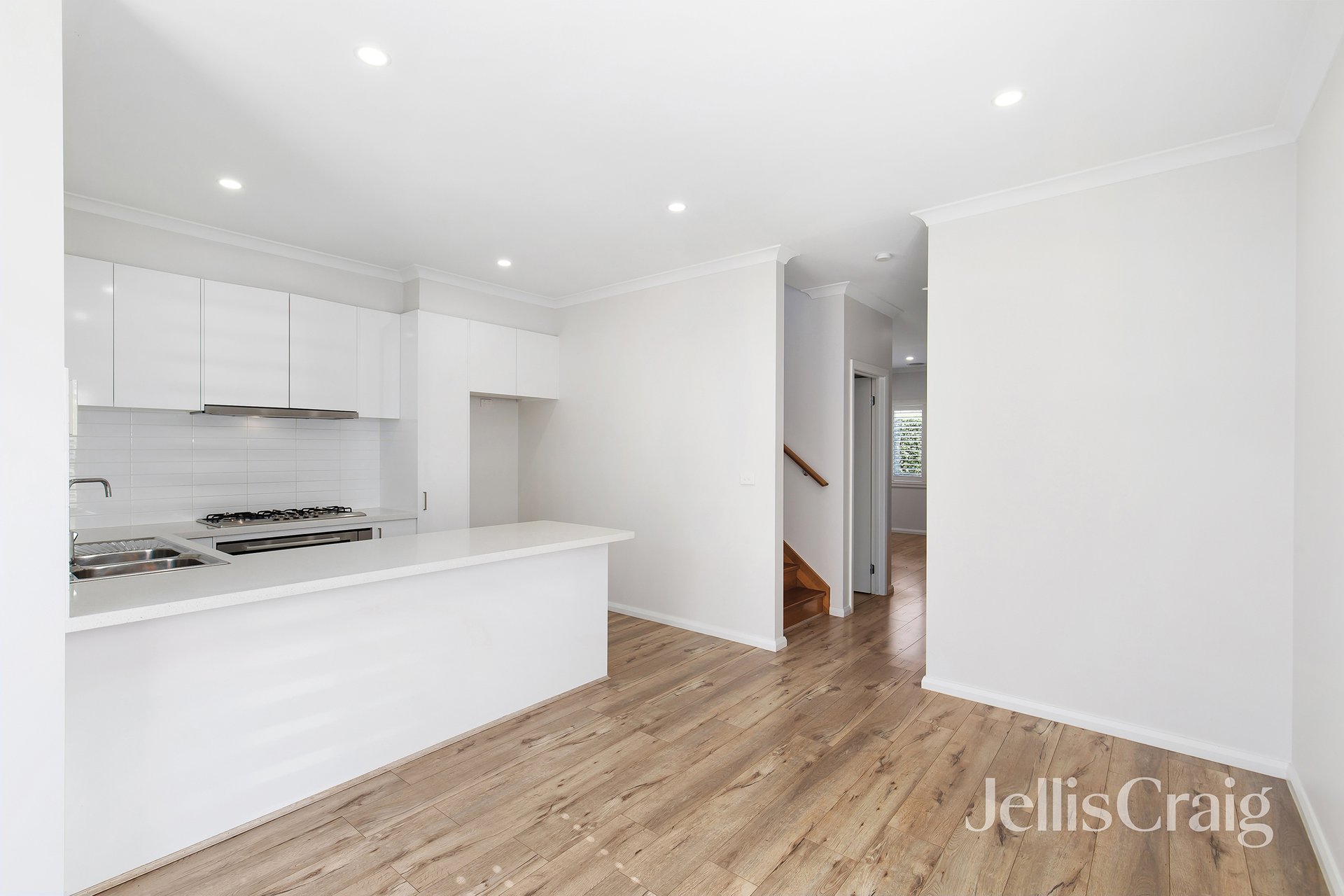 2/2 Aruma Court, Bundoora image 3