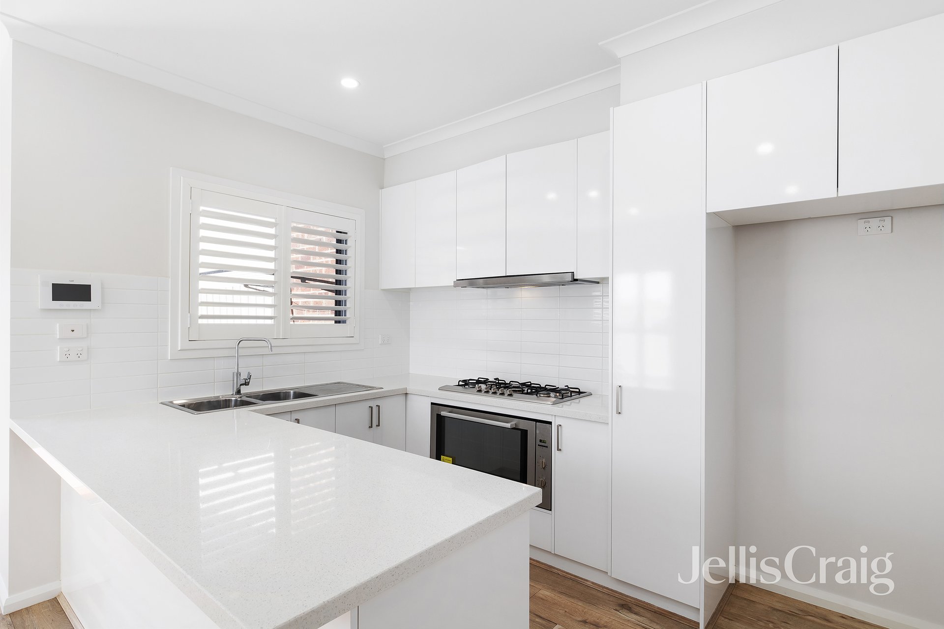 2/2 Aruma Court, Bundoora image 4