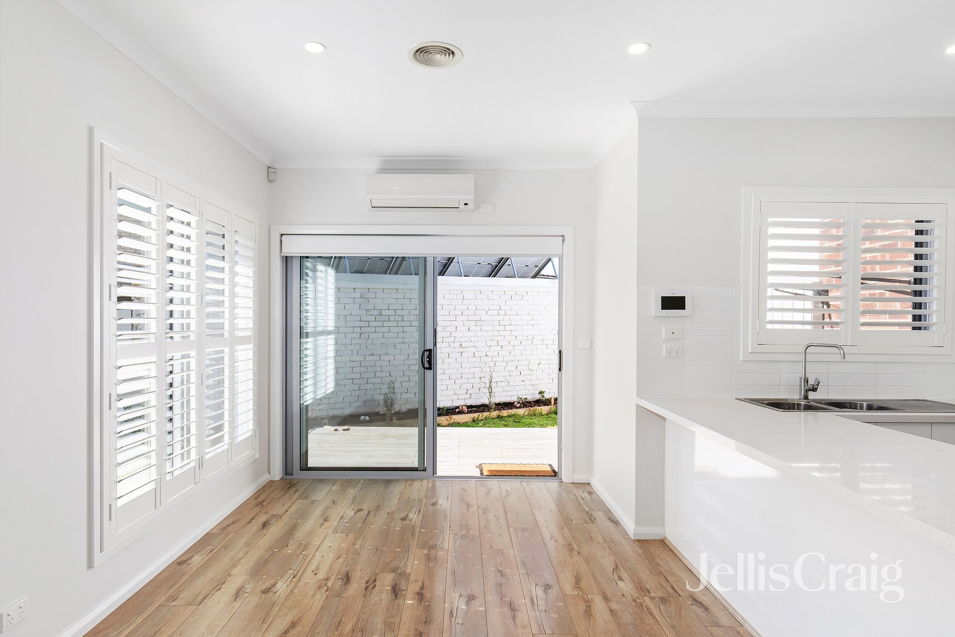 2/2 Aruma Court, Bundoora image 5