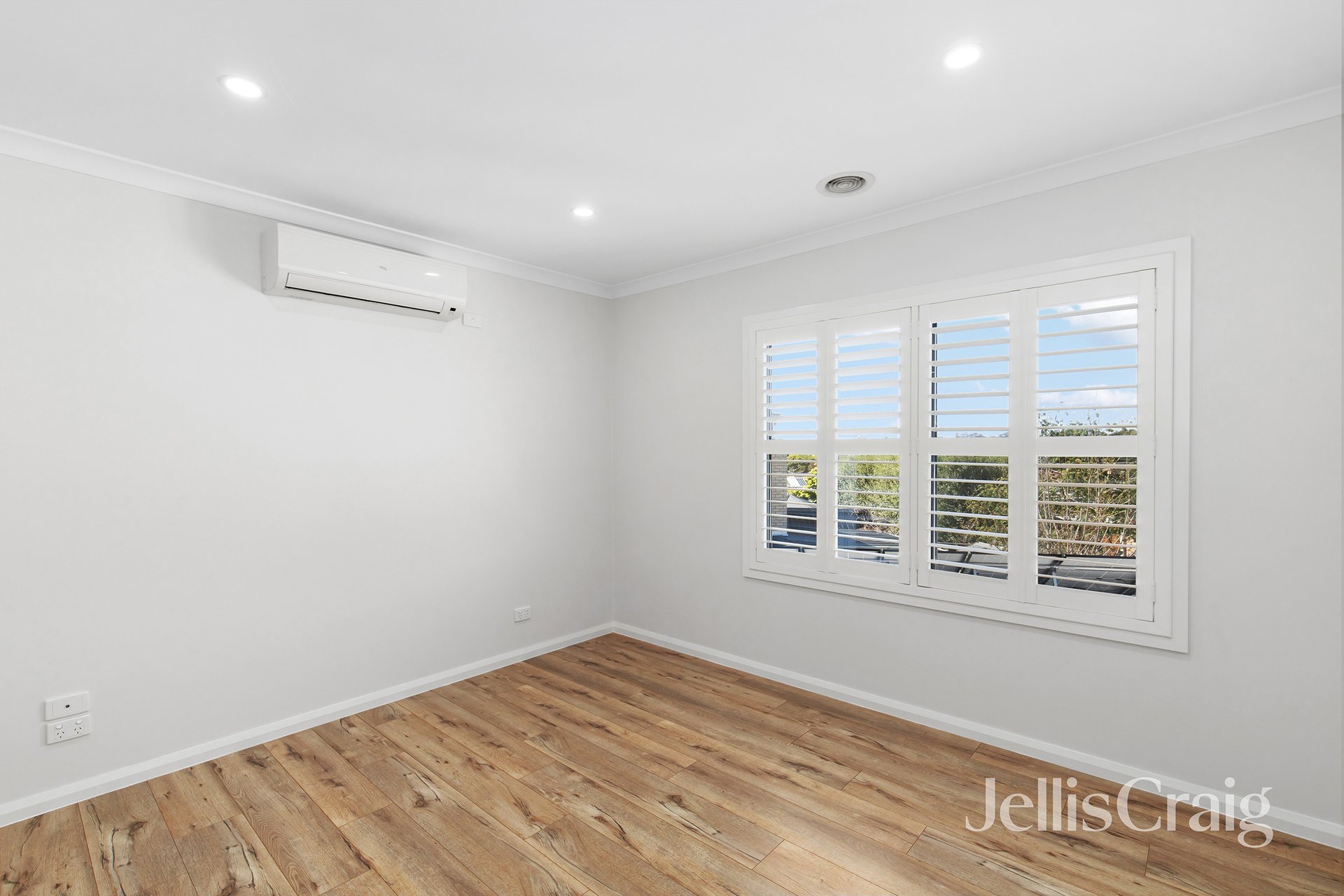 2/2 Aruma Court, Bundoora image 6