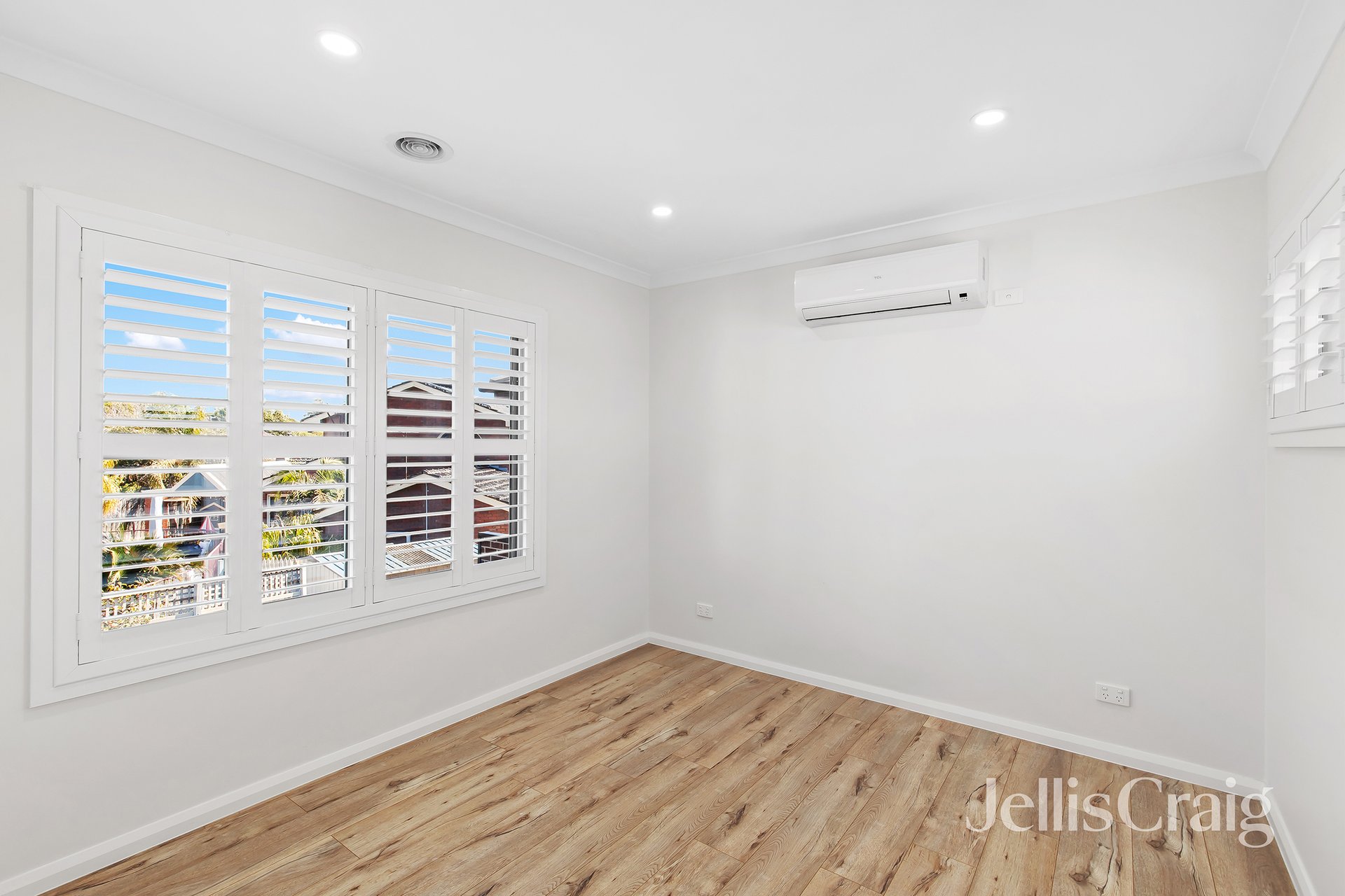 2/2 Aruma Court, Bundoora image 7